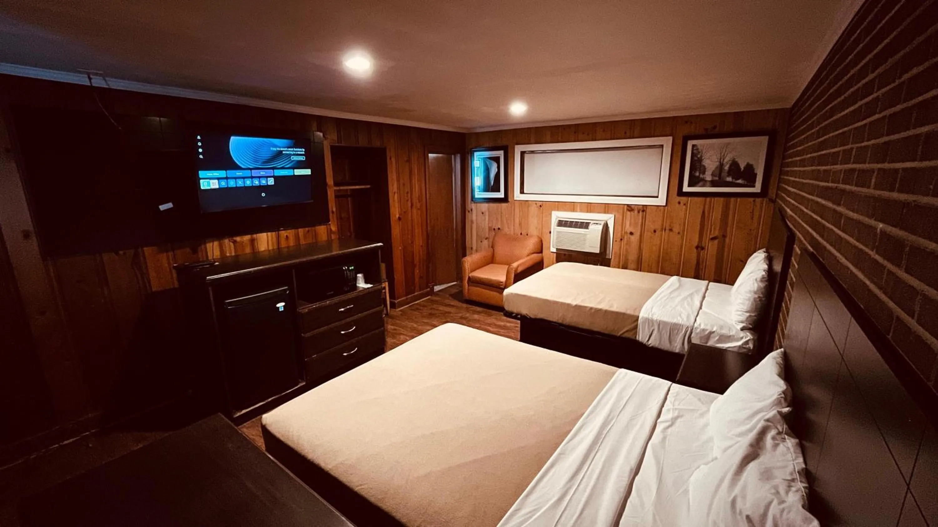 TV and multimedia, Bed in Richmond Motel