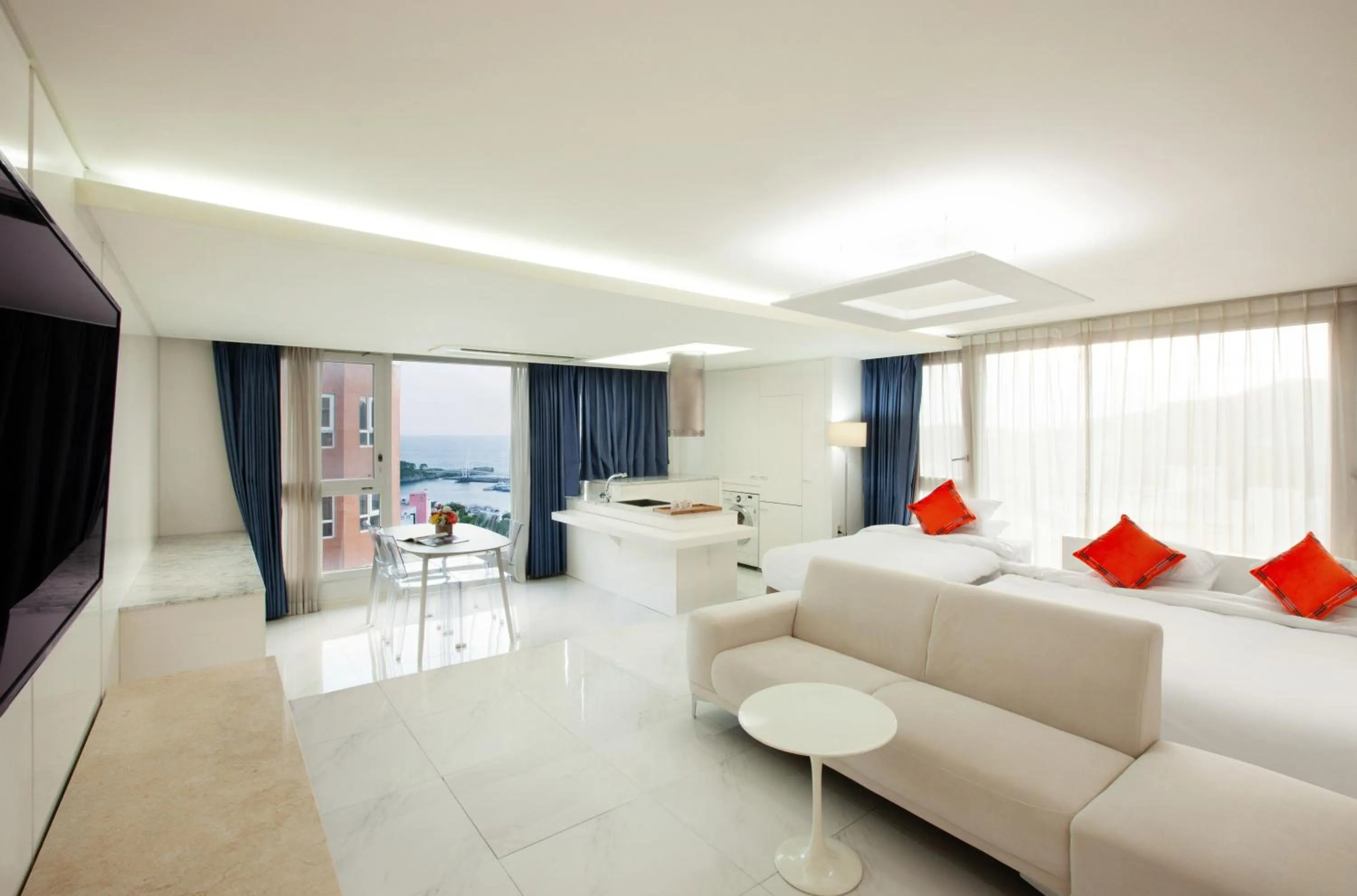 Decorative detail, Bed in Shin Shin Hotel Jeju Ocean