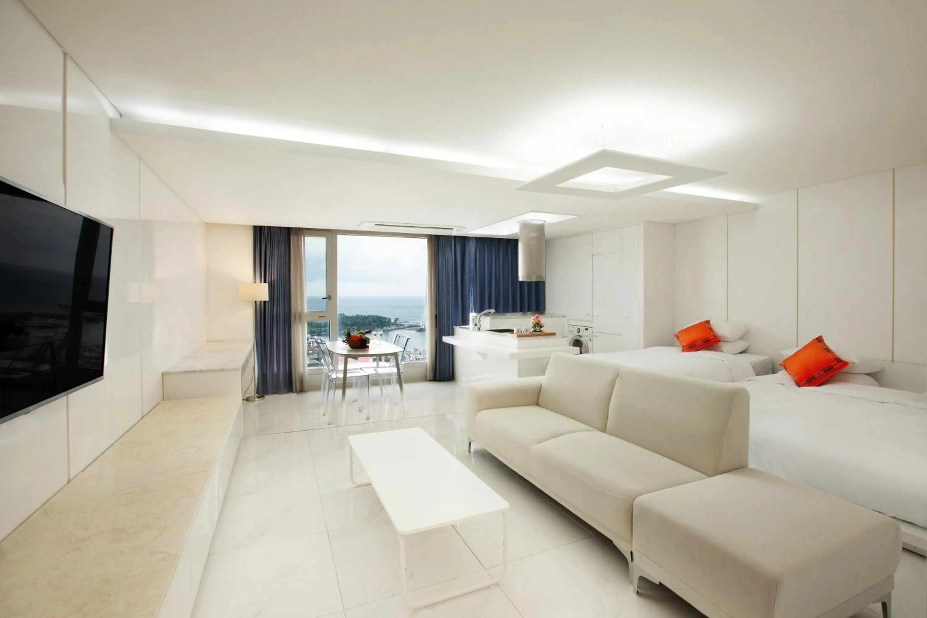 Decorative detail, Bed in Shin Shin Hotel Jeju Ocean