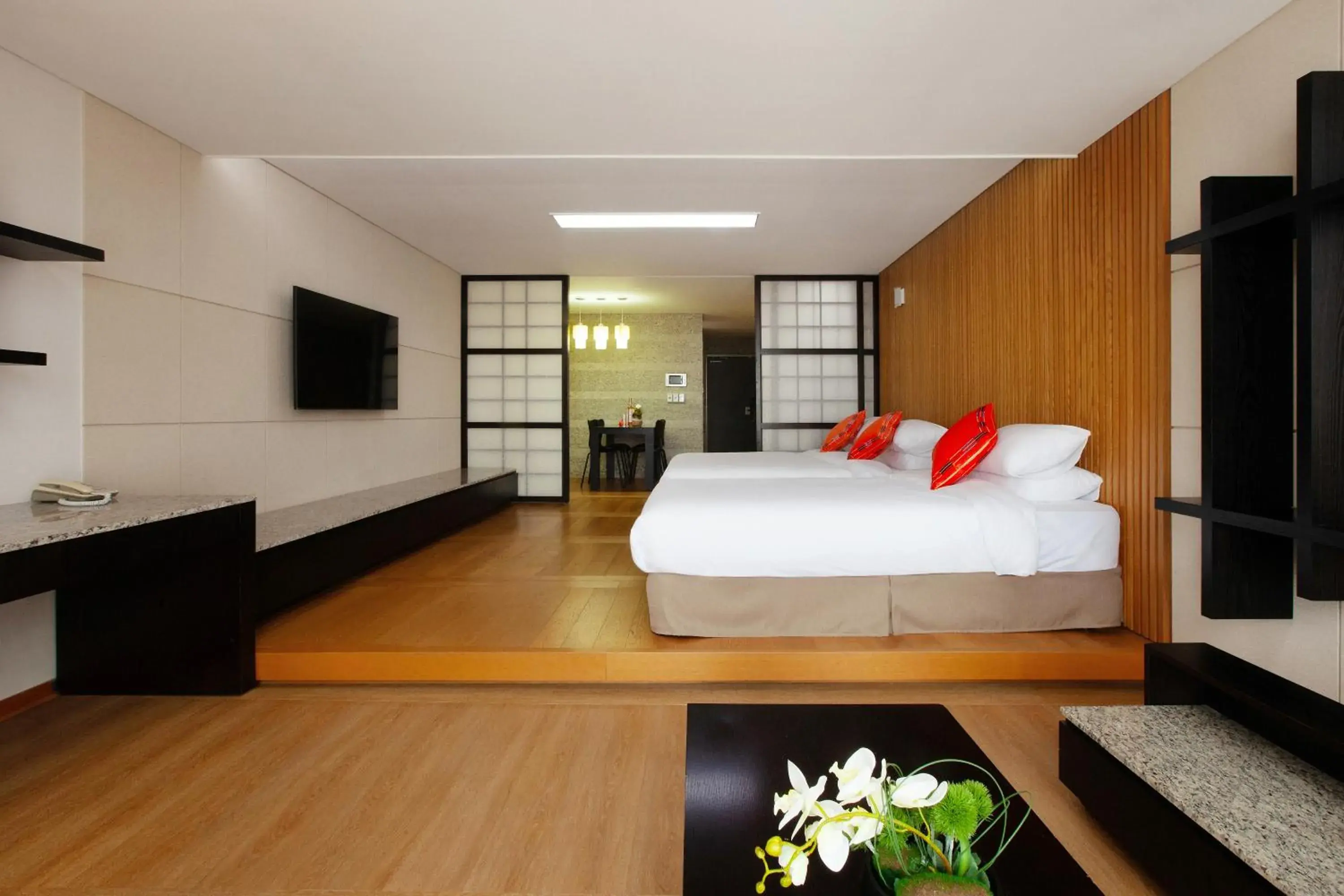 Oriental Family Twin Room in Shin Shin Hotel Jeju Ocean Oriental Family Twin Room in Shin Shin Hotel Jeju Ocean