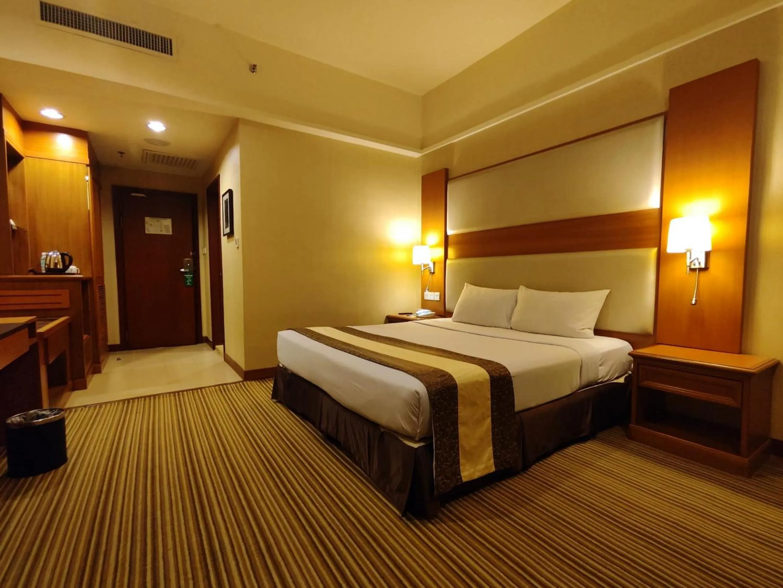 Fajar Superior King (No Window) in Pearl View Hotel Prai, Penang