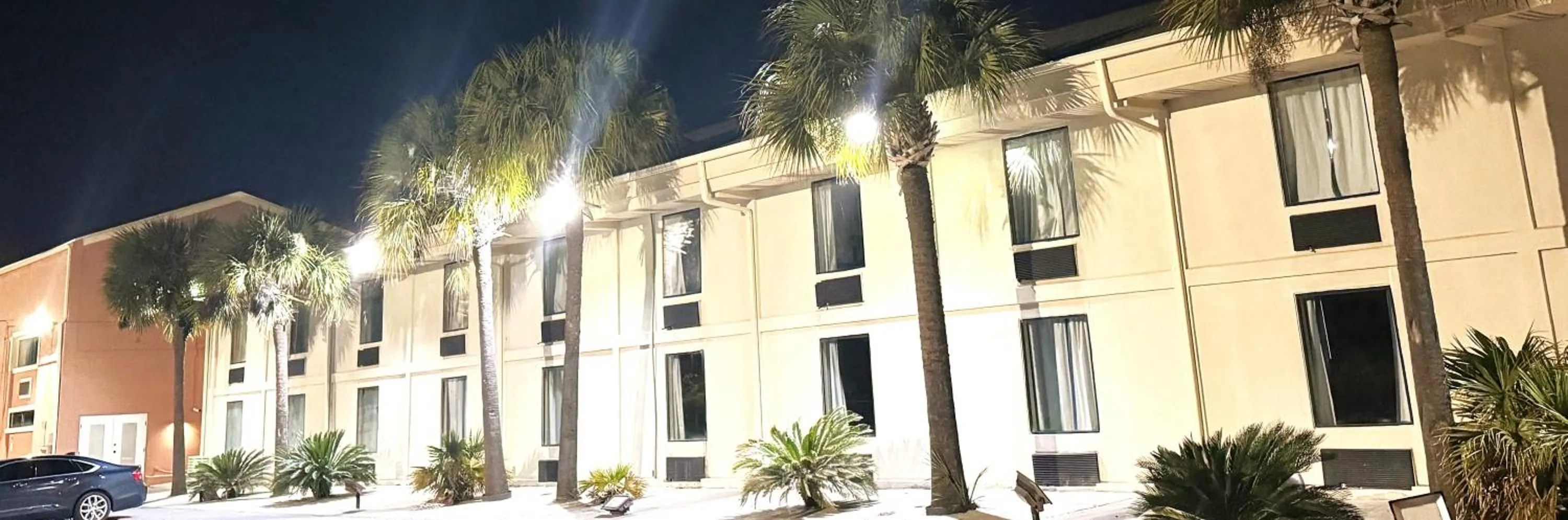 REGENCY INN & SUITES