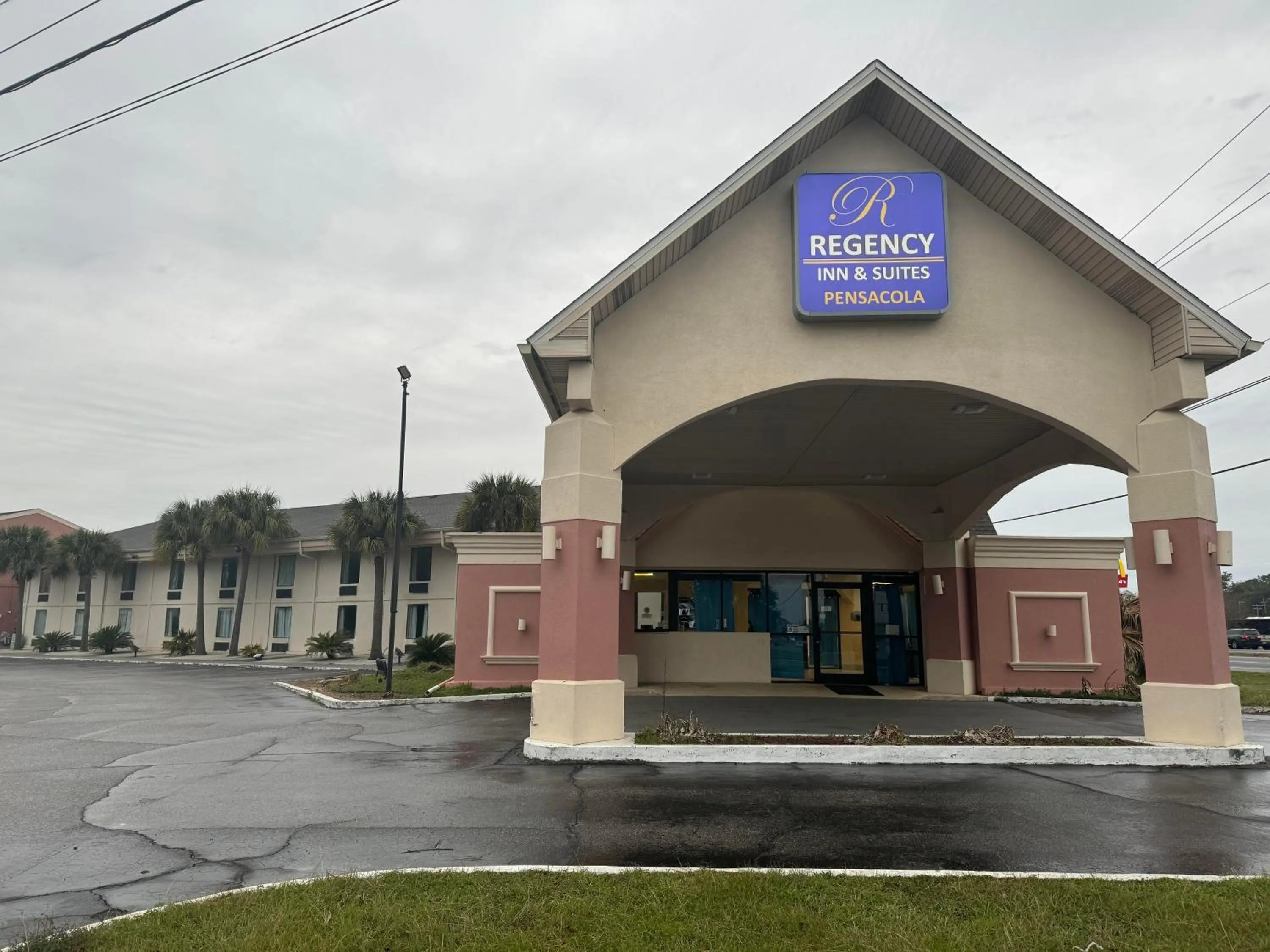 Property building in REGENCY INN & SUITES