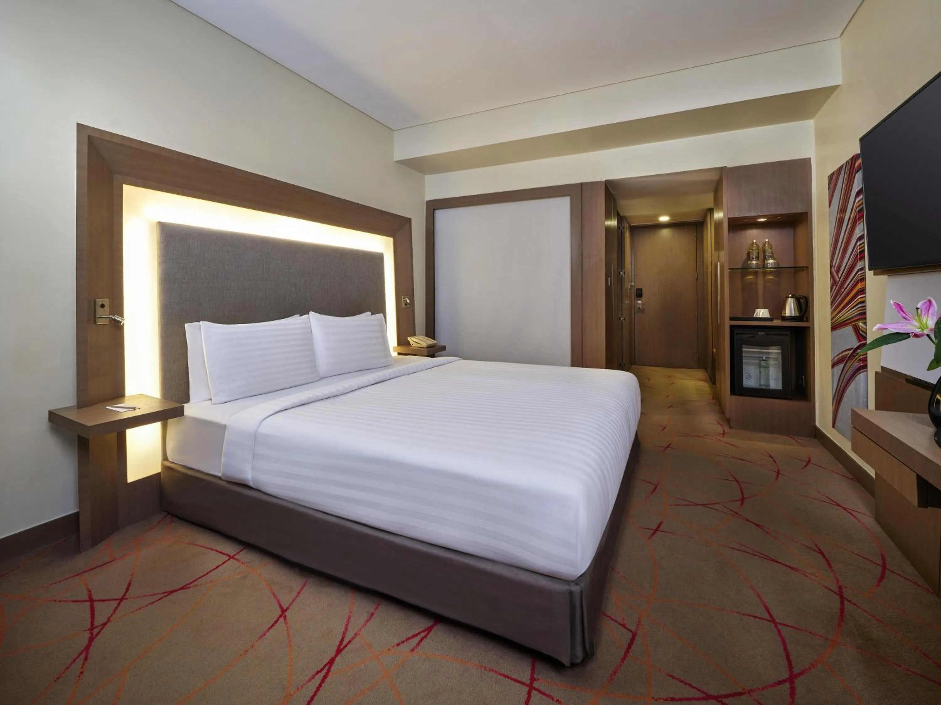 Bedroom, Bed in Novotel Ahmedabad