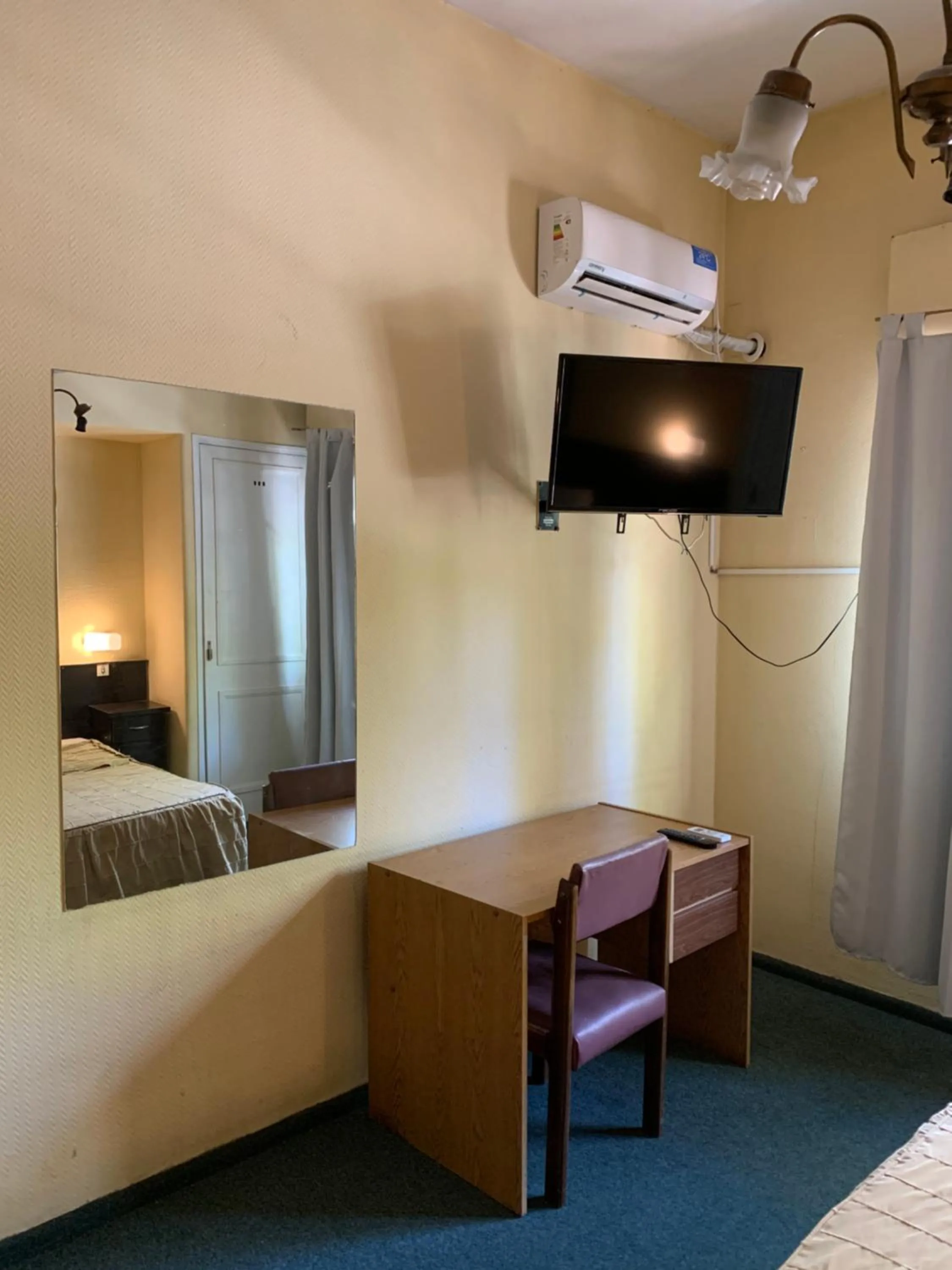 Communal lounge/ TV room in Palace Hotel Mendoza