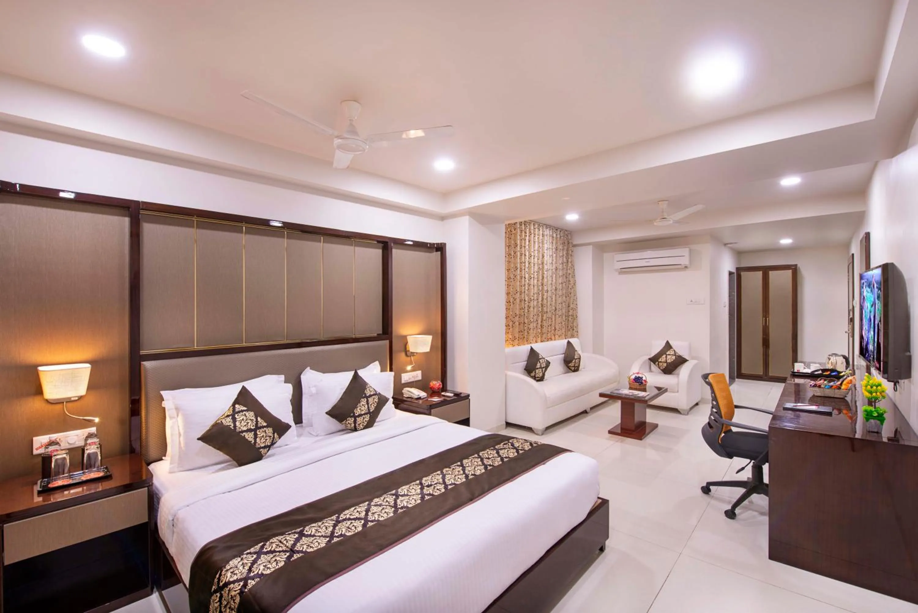 Photo of the whole room, Bed in Lords Inn Porbandar