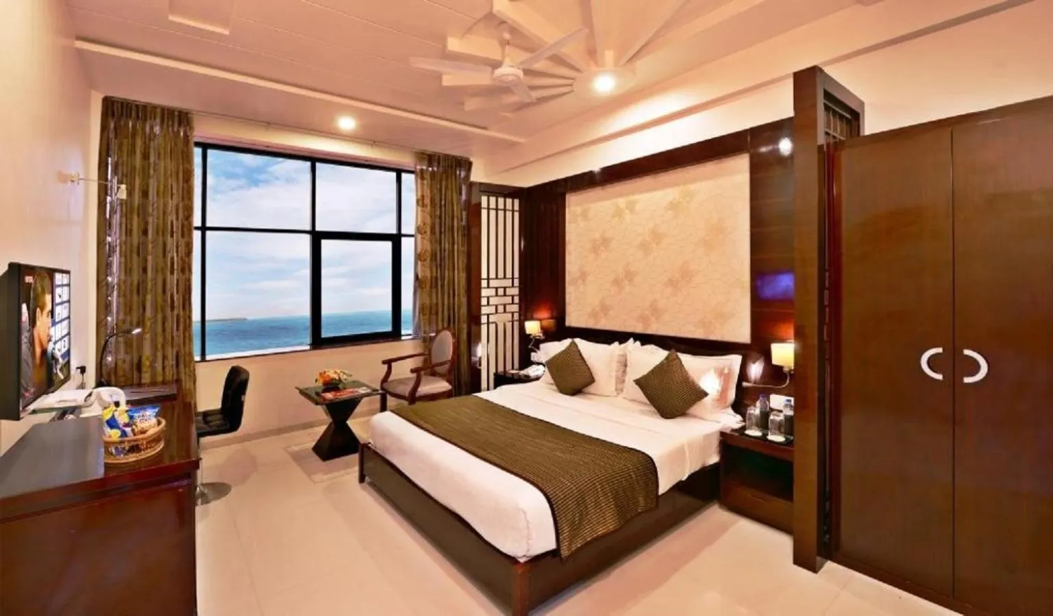 Other, Bed in Lords Inn Porbandar