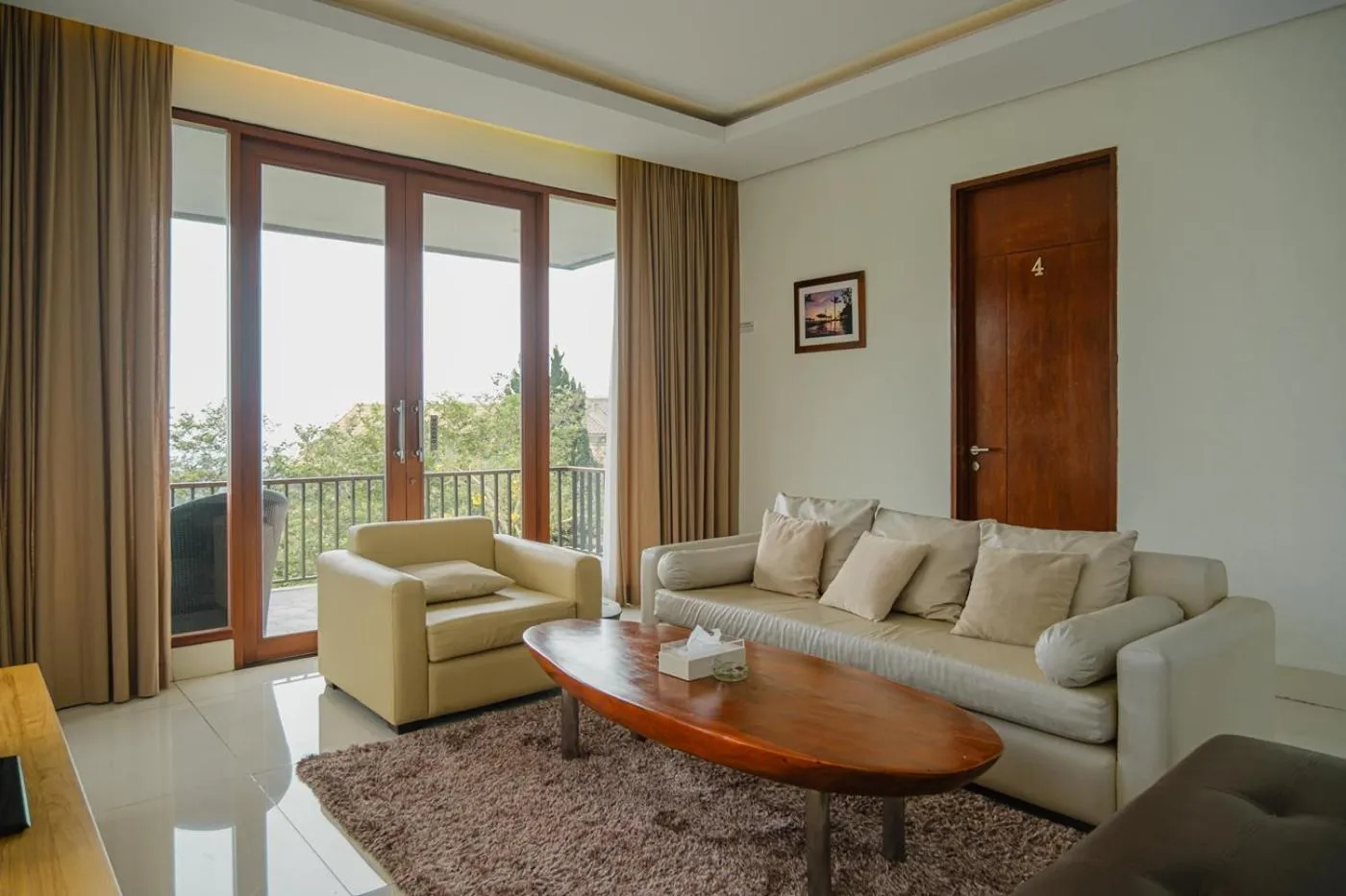Living room in Oyama City View Villa 4 bedrooms with a private heated swimming pool
