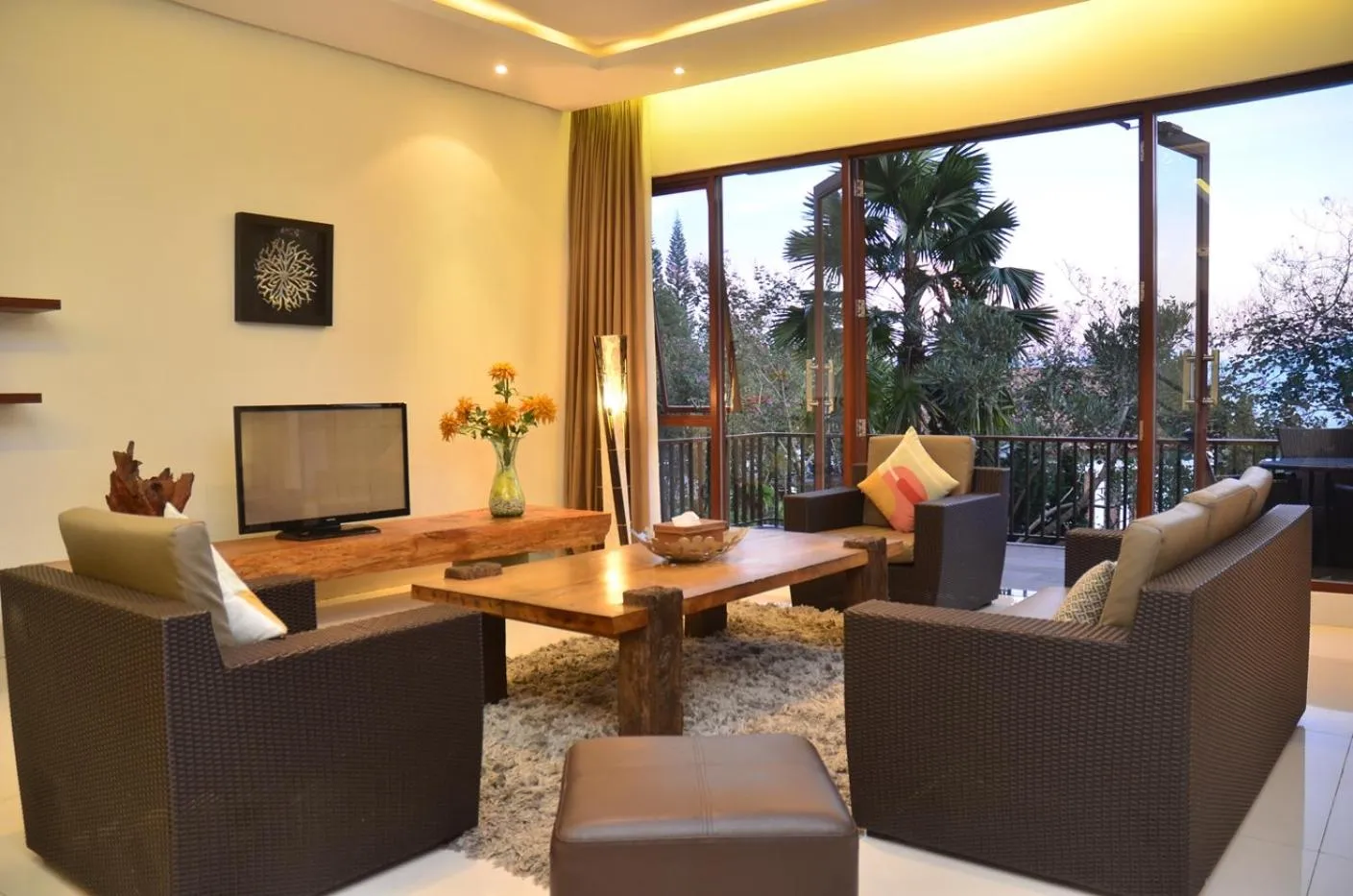 Living room in Oyama City View Villa 4 bedrooms with a private heated swimming pool