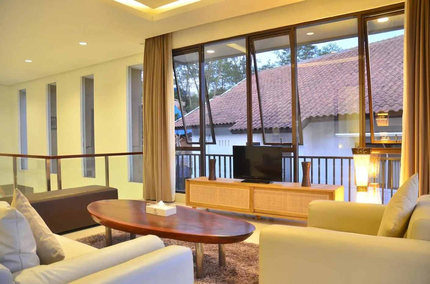 Living room in Oyama City View Villa 4 bedrooms with a private heated swimming pool