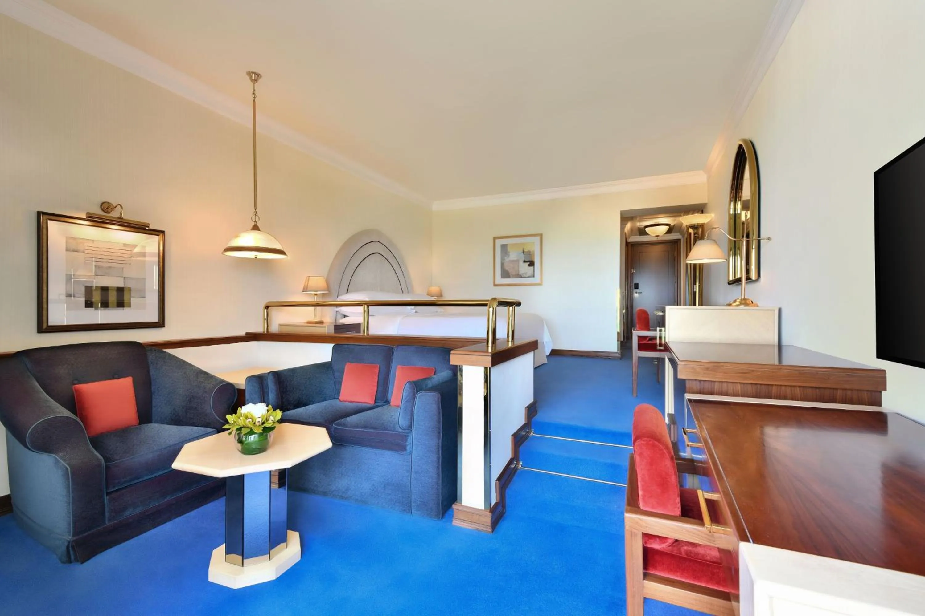 Living room in Sheraton Grand Doha Resort & Convention Hotel