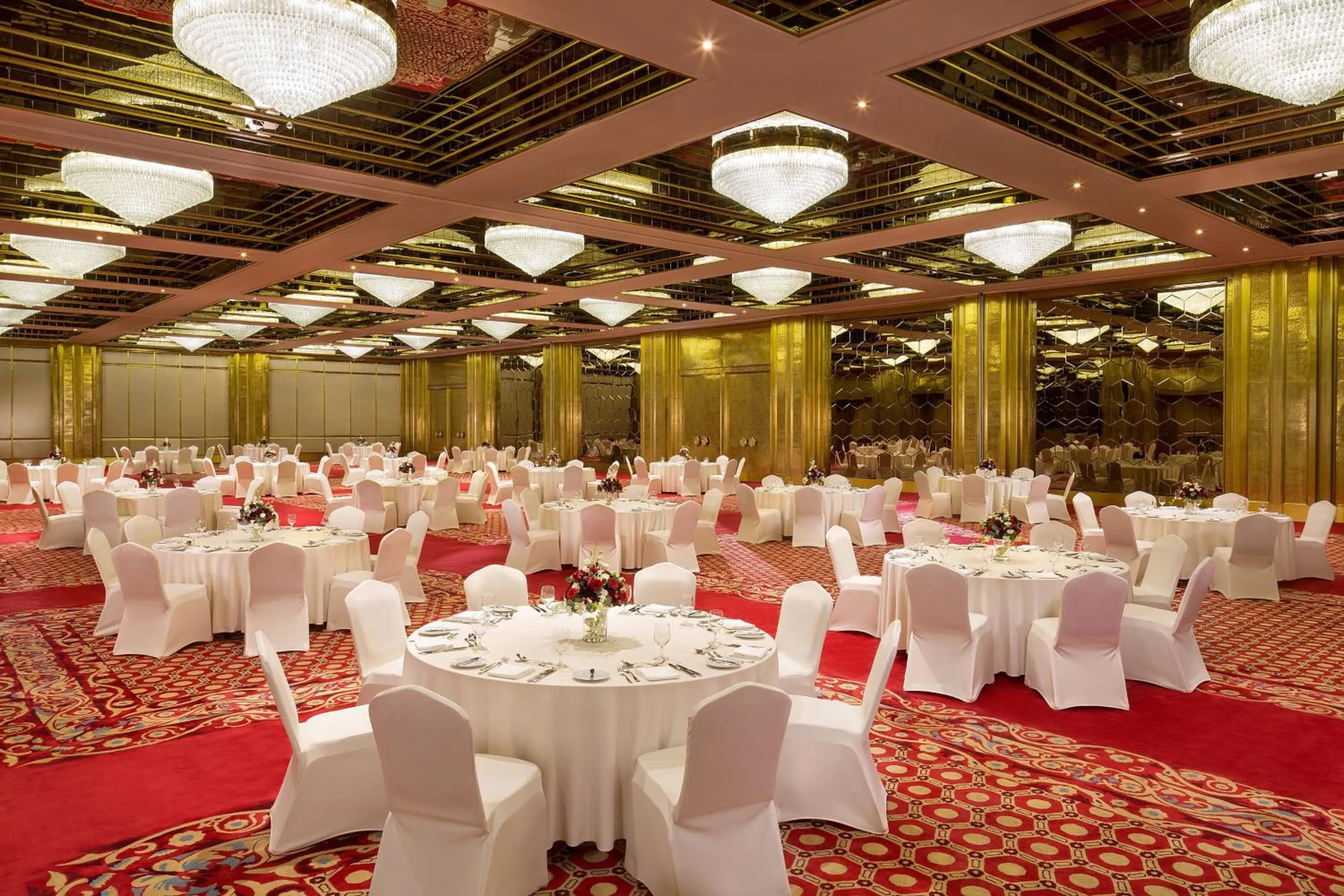 Meeting/conference room in Sheraton Grand Doha Resort & Convention Hotel