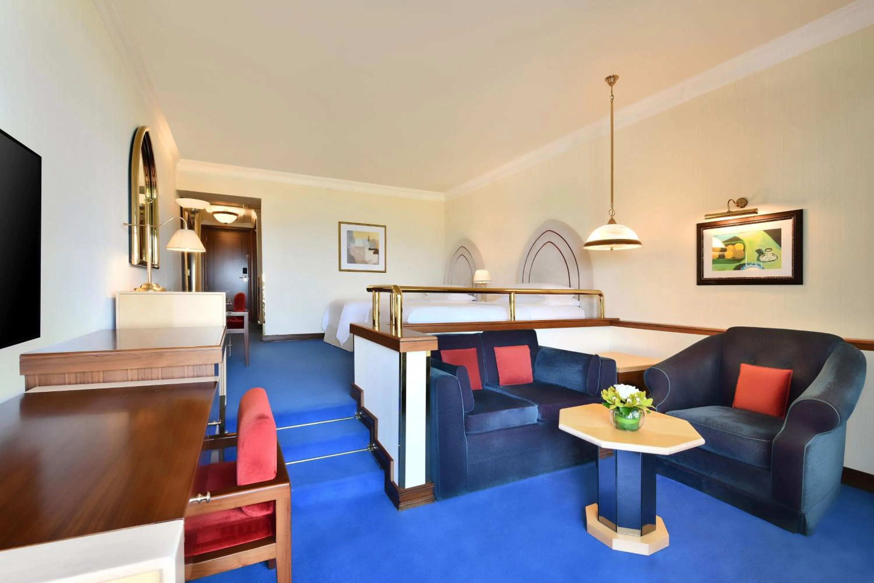 Living room in Sheraton Grand Doha Resort & Convention Hotel