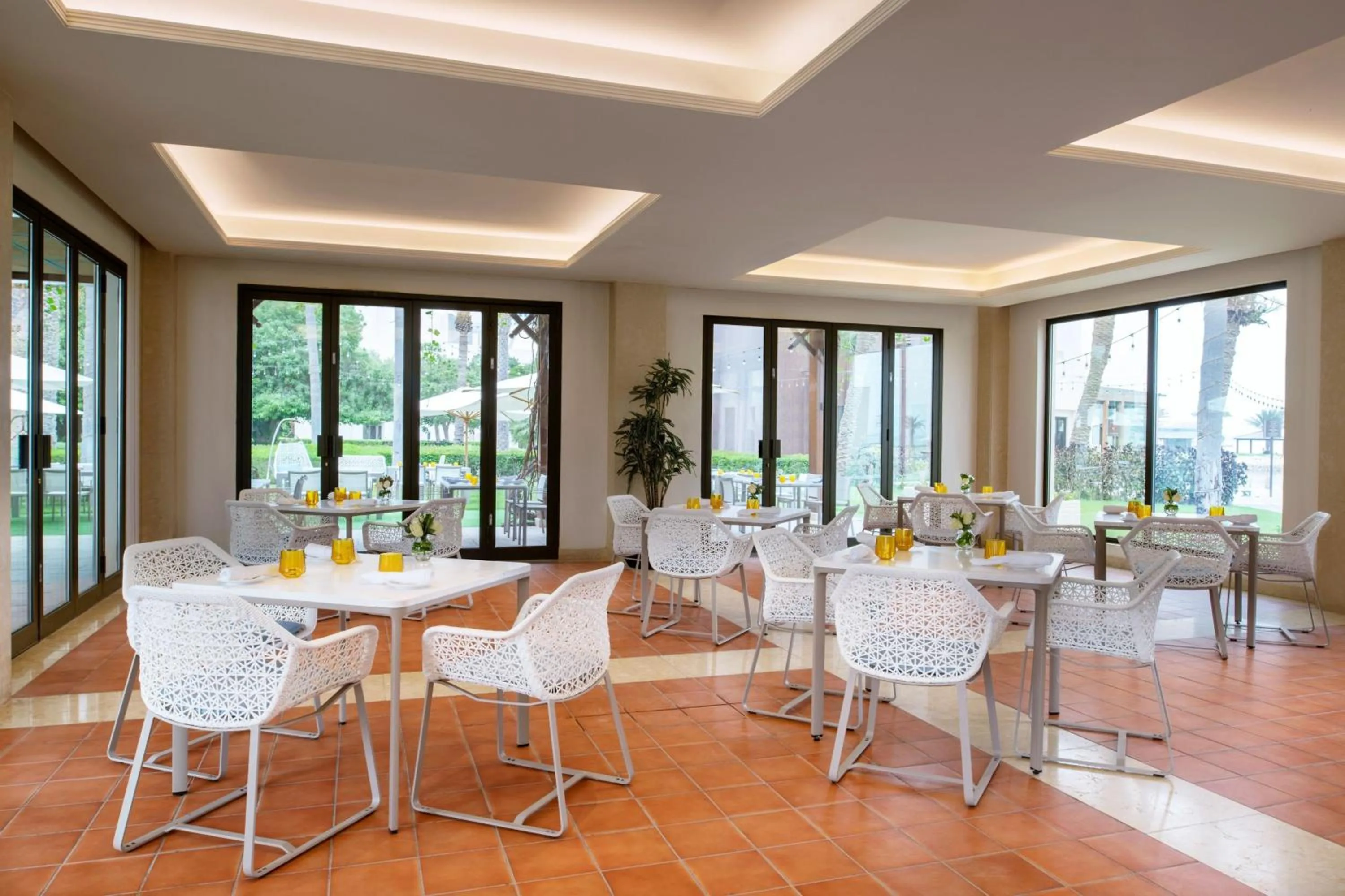 Swimming pool in Sheraton Grand Doha Resort & Convention Hotel