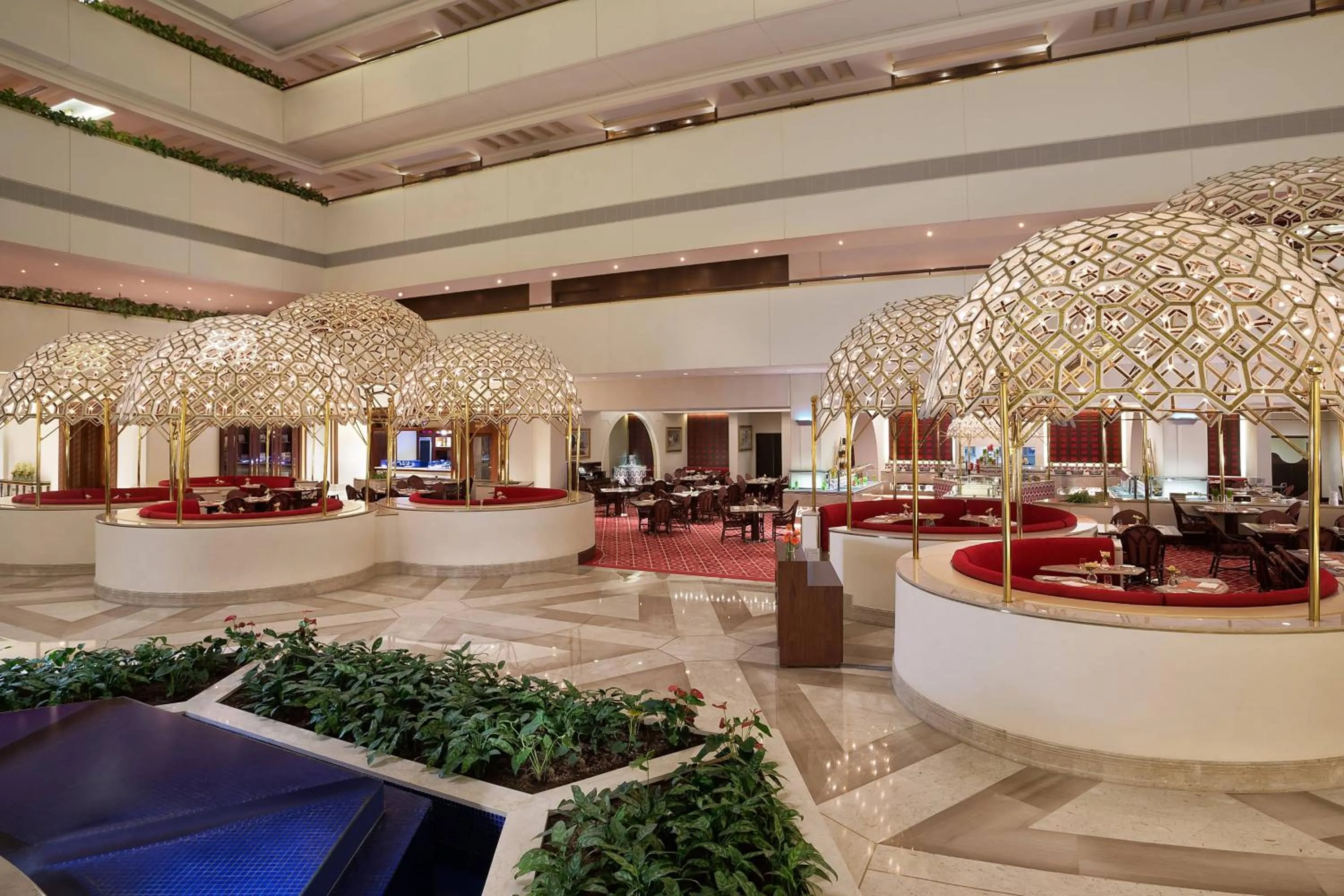 Lounge or bar in Sheraton Grand Doha Resort & Convention Hotel
