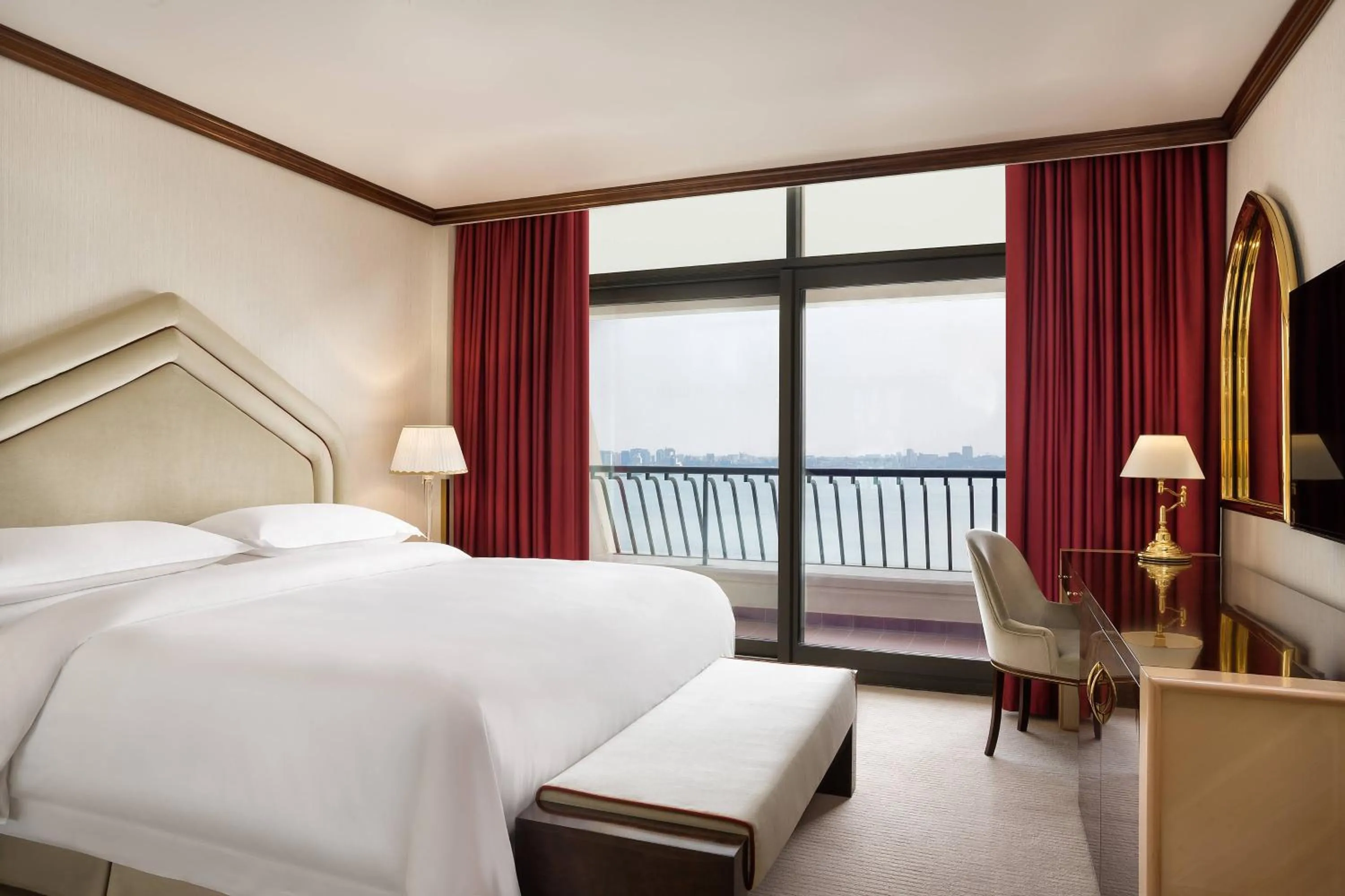 Photo of the whole room, Bed in Sheraton Grand Doha Resort & Convention Hotel