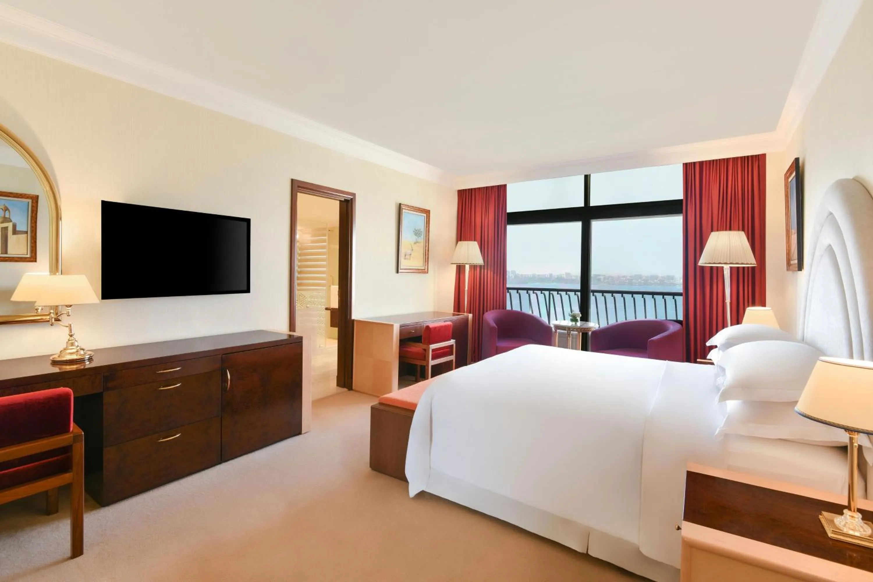 Bedroom, Bed in Sheraton Grand Doha Resort & Convention Hotel