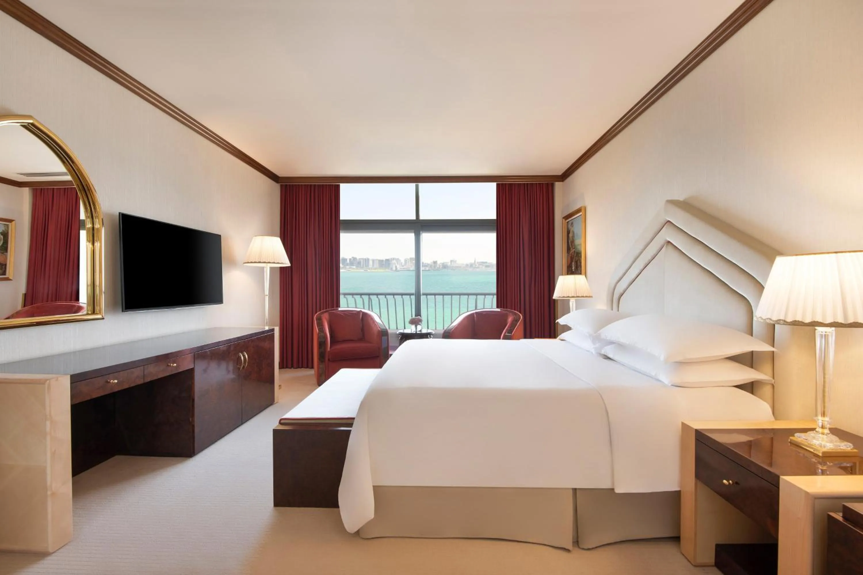 Photo of the whole room, Bed in Sheraton Grand Doha Resort & Convention Hotel