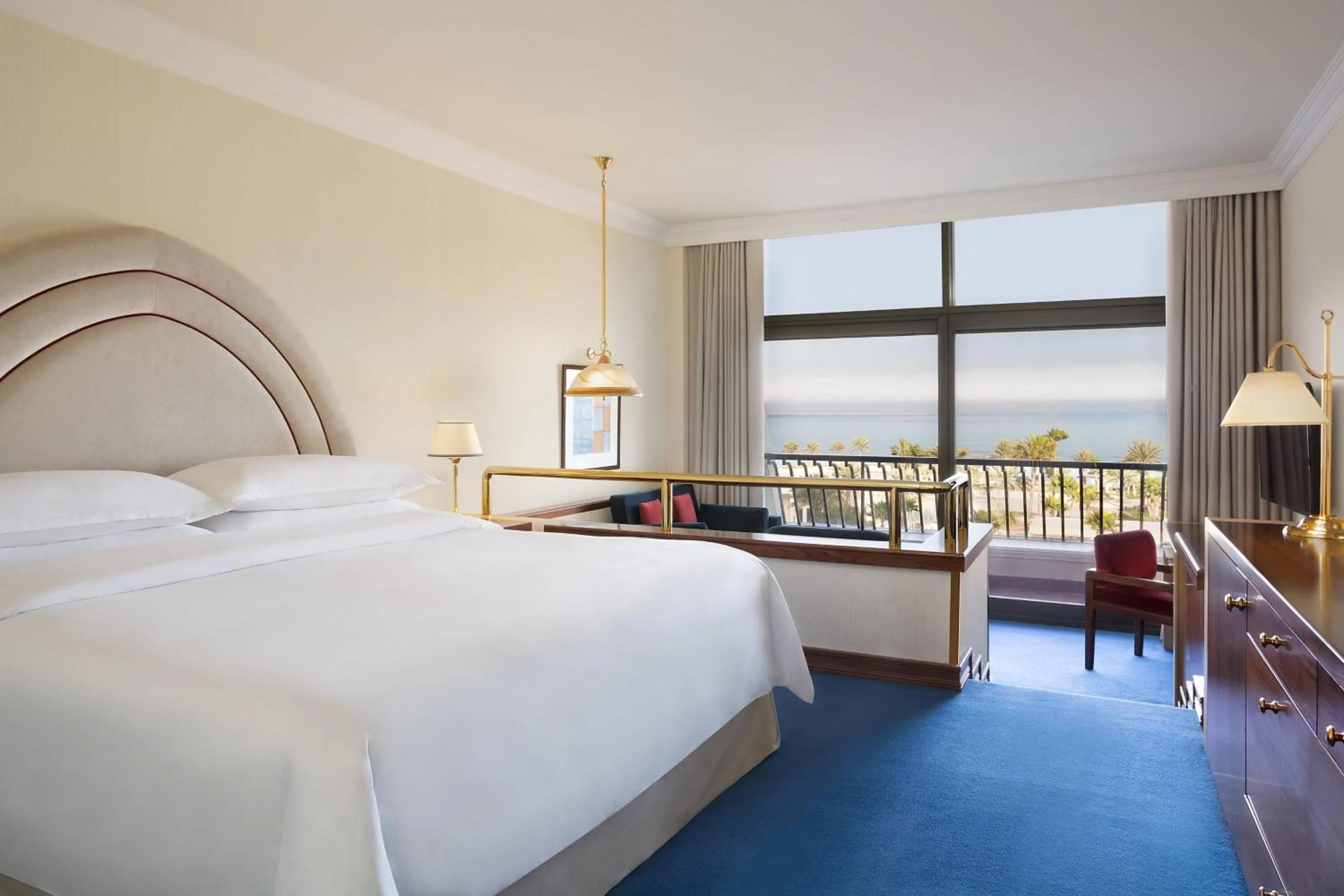 Photo of the whole room, Bed in Sheraton Grand Doha Resort & Convention Hotel