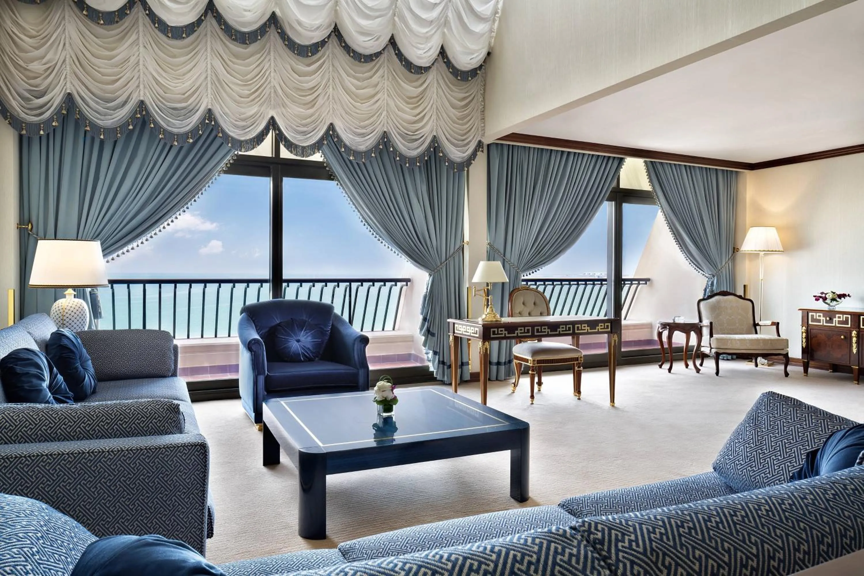 Living room in Sheraton Grand Doha Resort & Convention Hotel