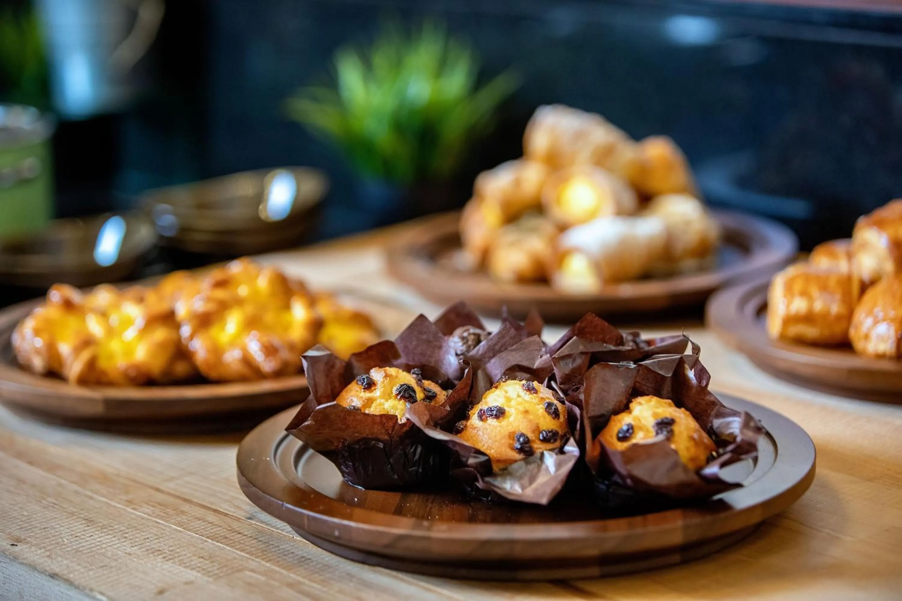 Lounge or bar in Sheraton Grand Doha Resort & Convention Hotel