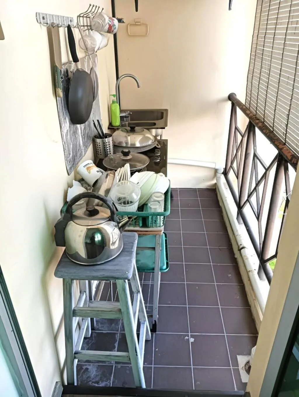 Kitchen or kitchenette in Natol Homestay - Kuching Home Penthouse Airport Road