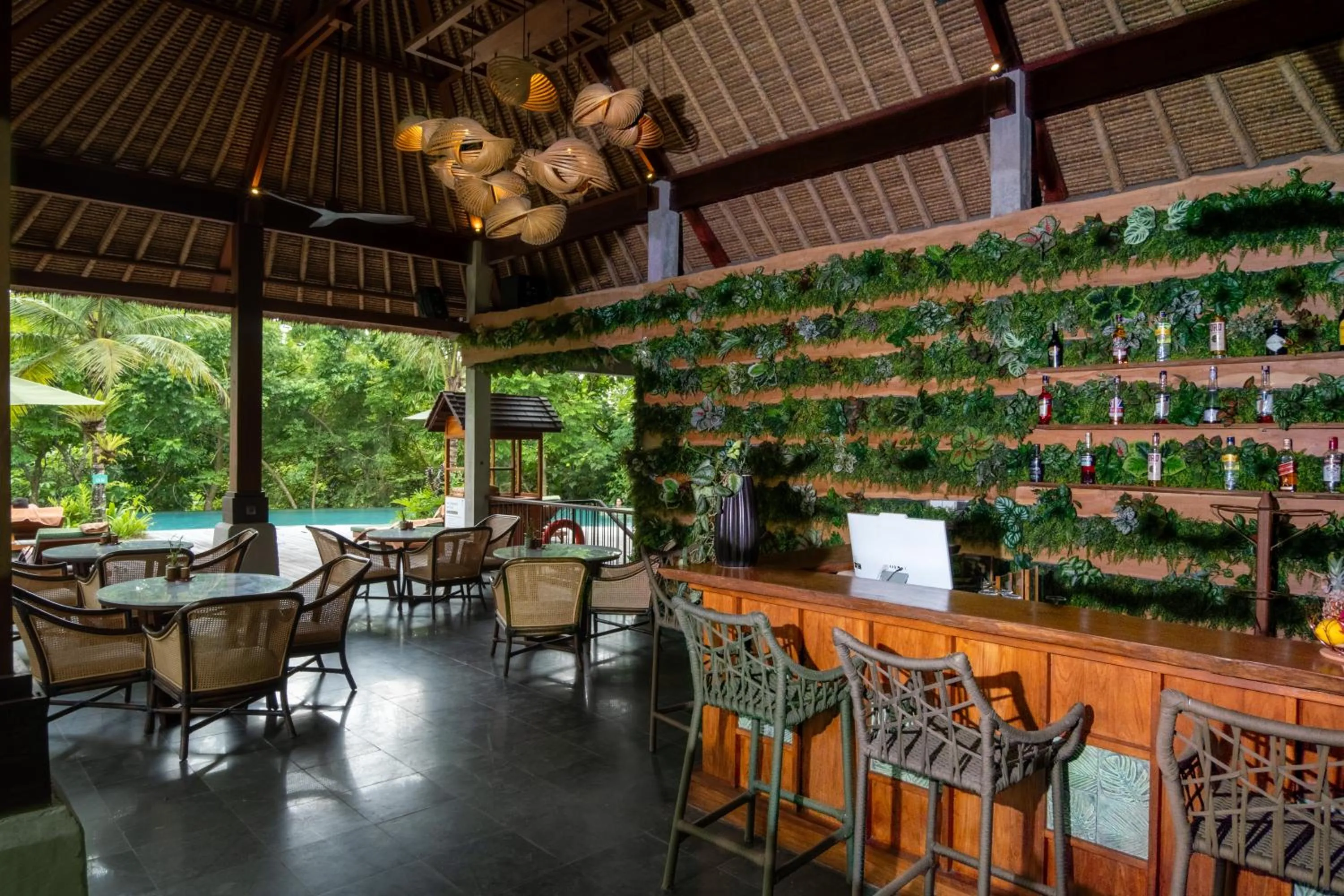 Restaurant/places to eat in Adiwana Suweta