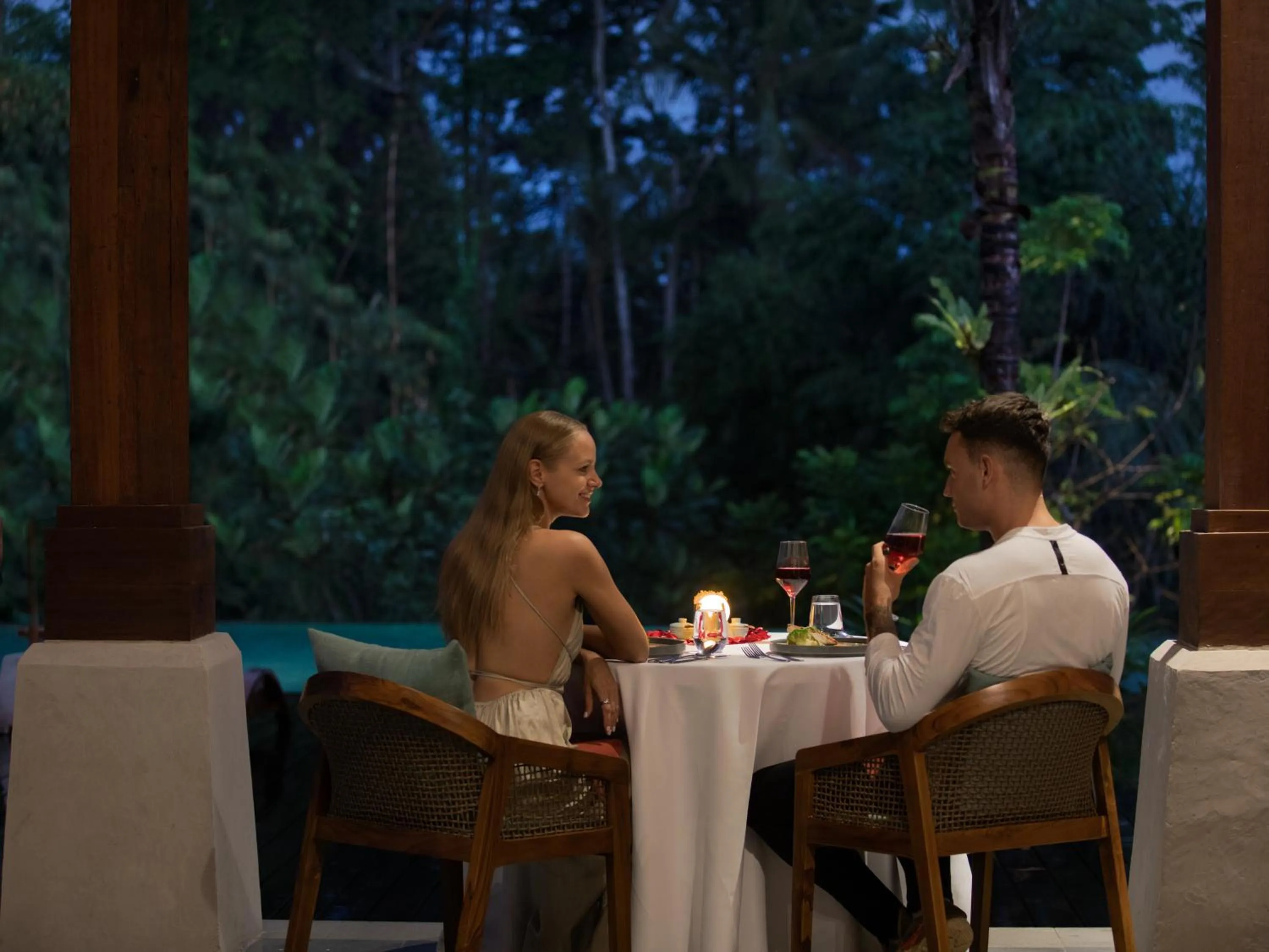 Restaurant/places to eat in Adiwana Suweta