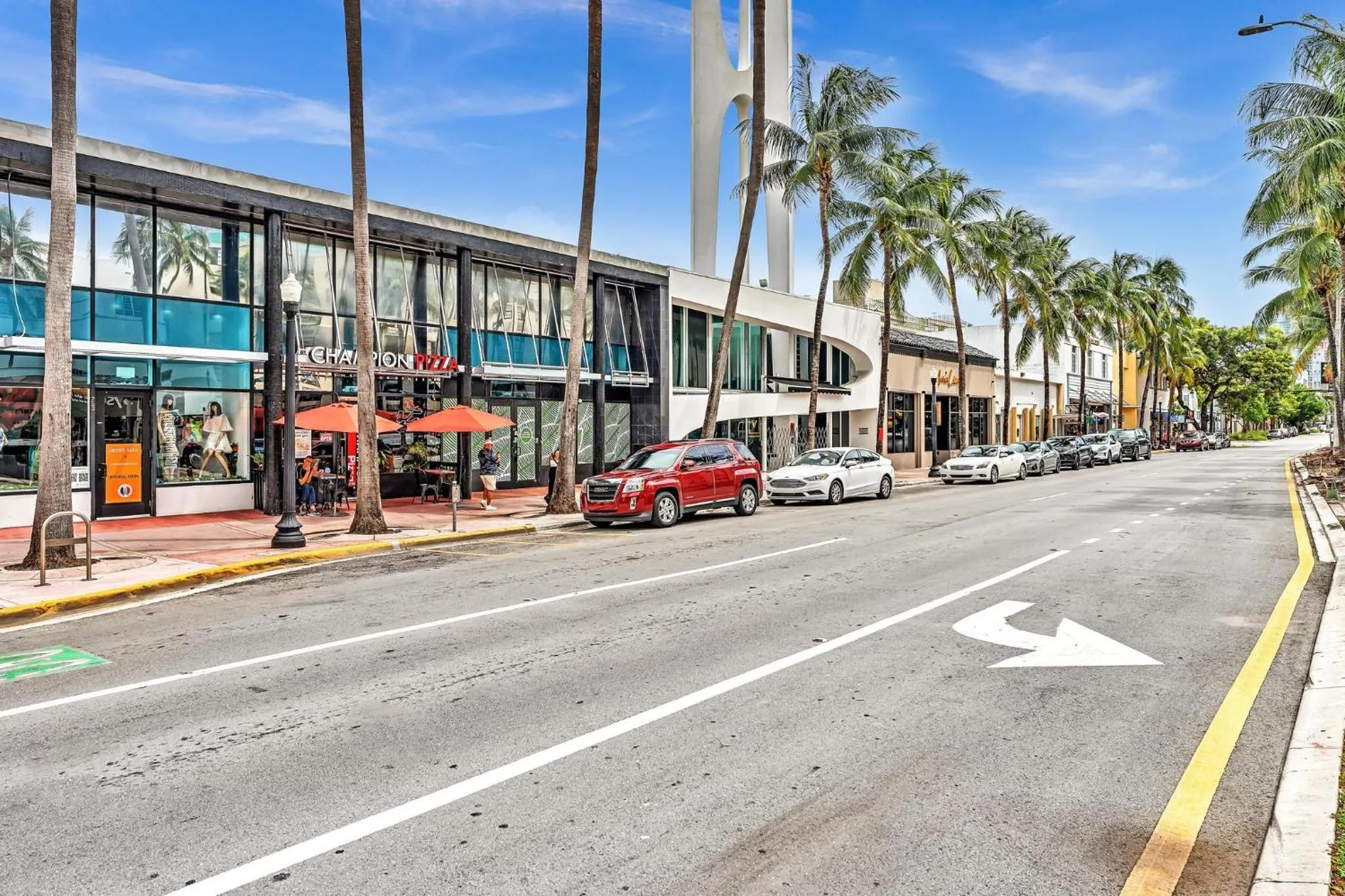 Street view in 1 bedroom in the BEST location in South Beach !