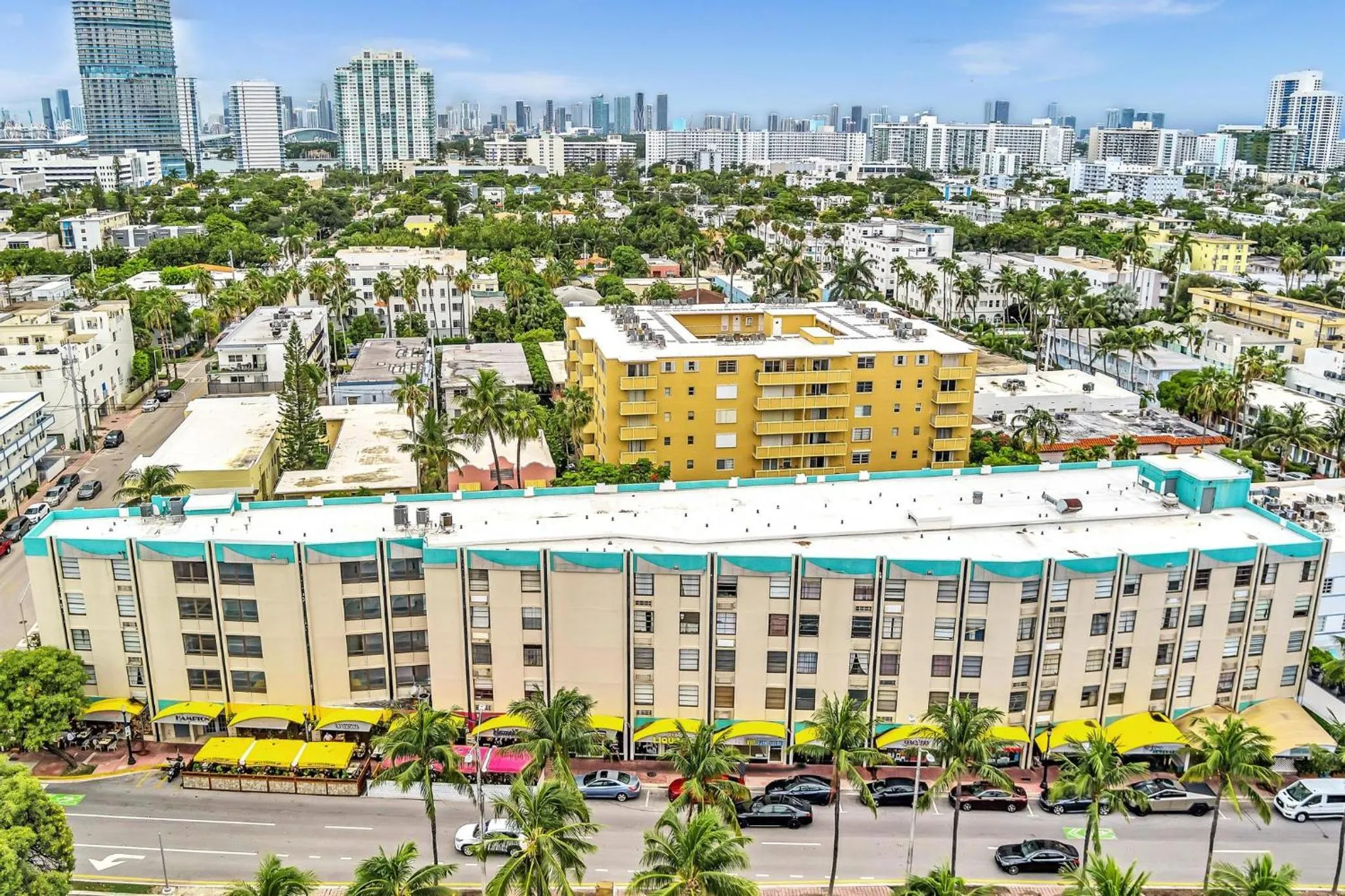 Neighbourhood in 1 bedroom in the BEST location in South Beach !