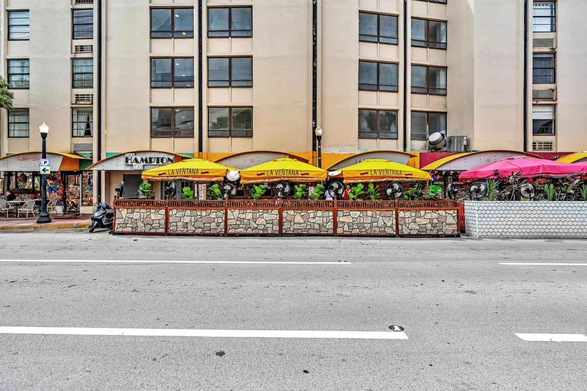 Neighbourhood in 1 bedroom in the BEST location in South Beach !