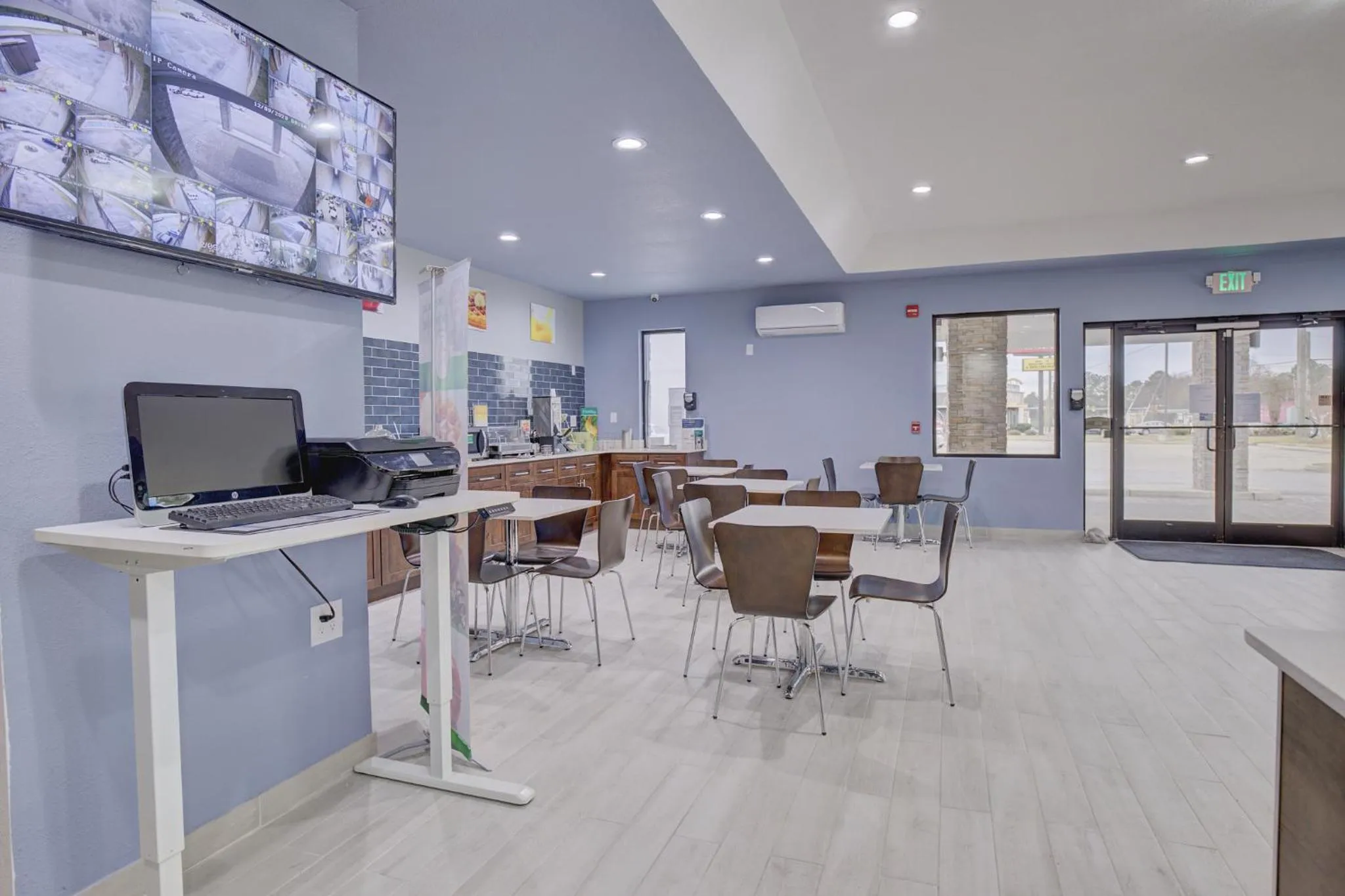Dining area in Quality Inn & Suites