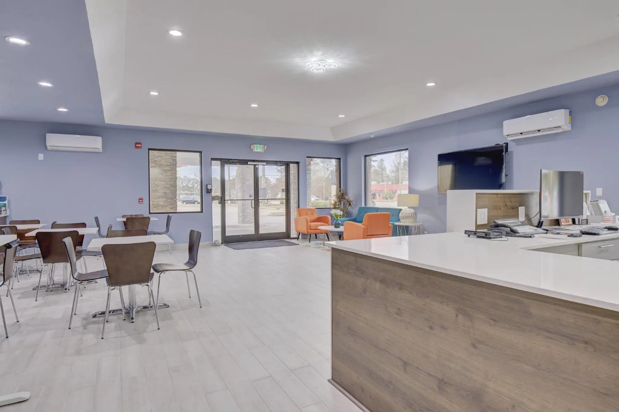 Seating area in Quality Inn & Suites