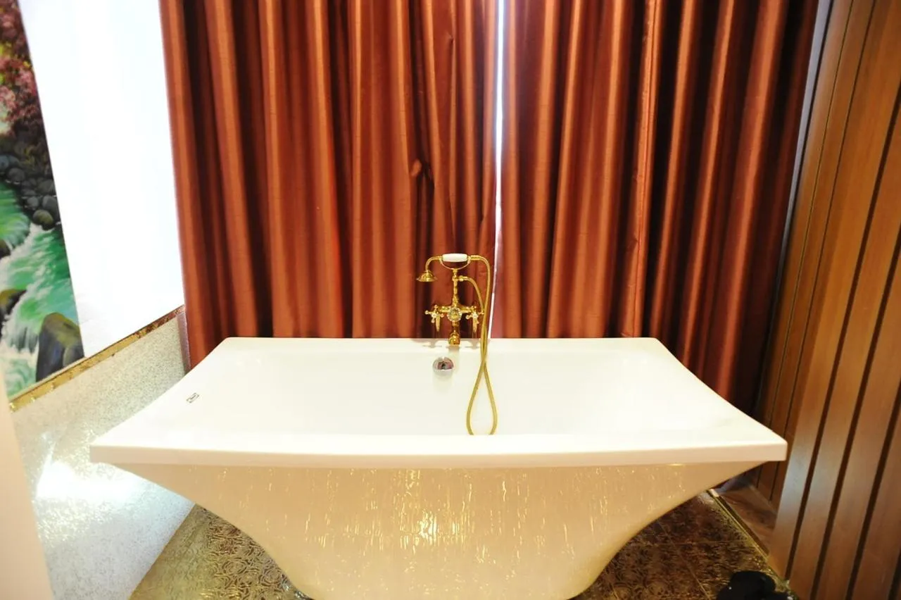 Bath in B.O.B HOTEL SIGNATURE