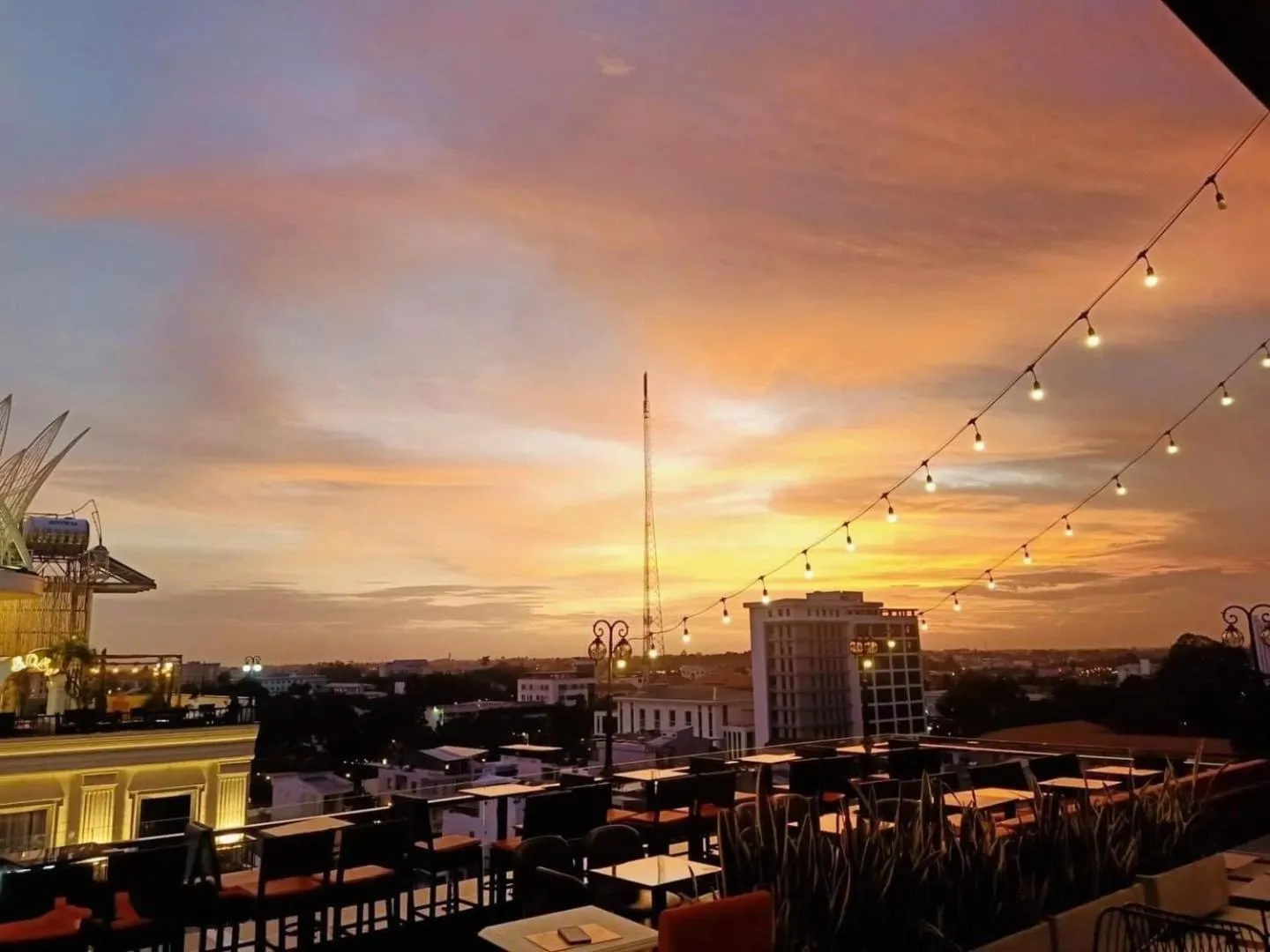 Lounge or bar in B.O.B HOTEL SIGNATURE