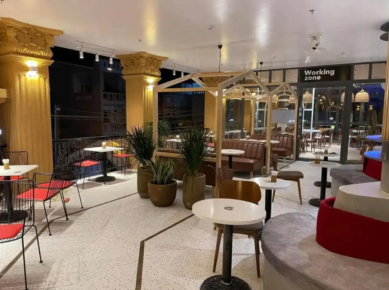 Restaurant/places to eat in B.O.B HOTEL SIGNATURE