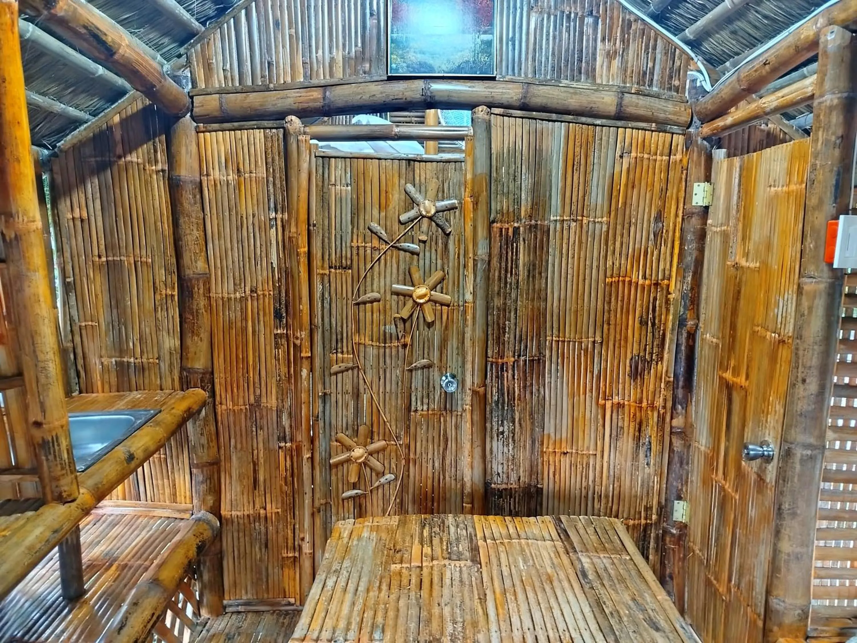 Dining area in Rea's Bamboo Resort