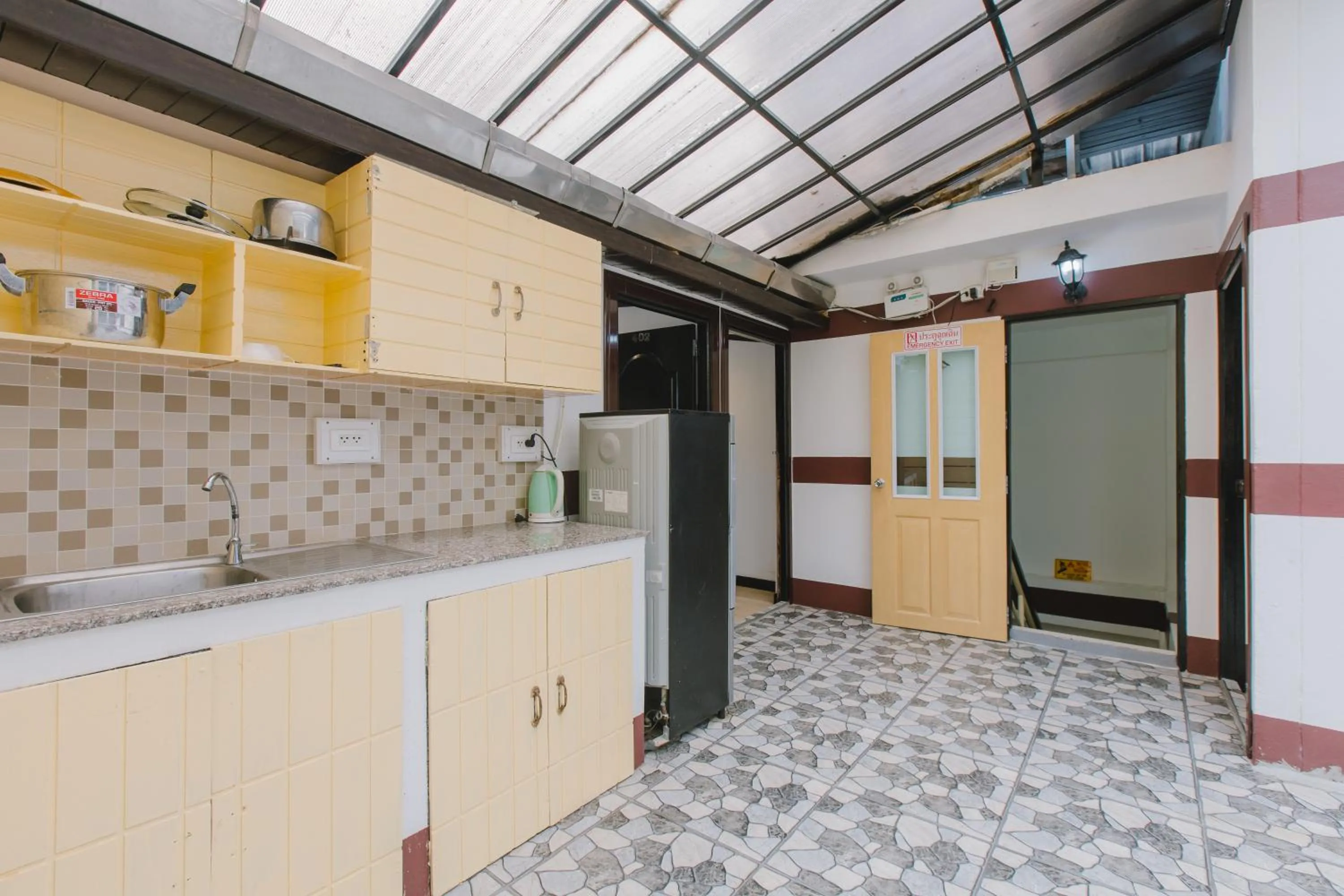 Kitchen or kitchenette in Royal Beach Residence, Patong Beach