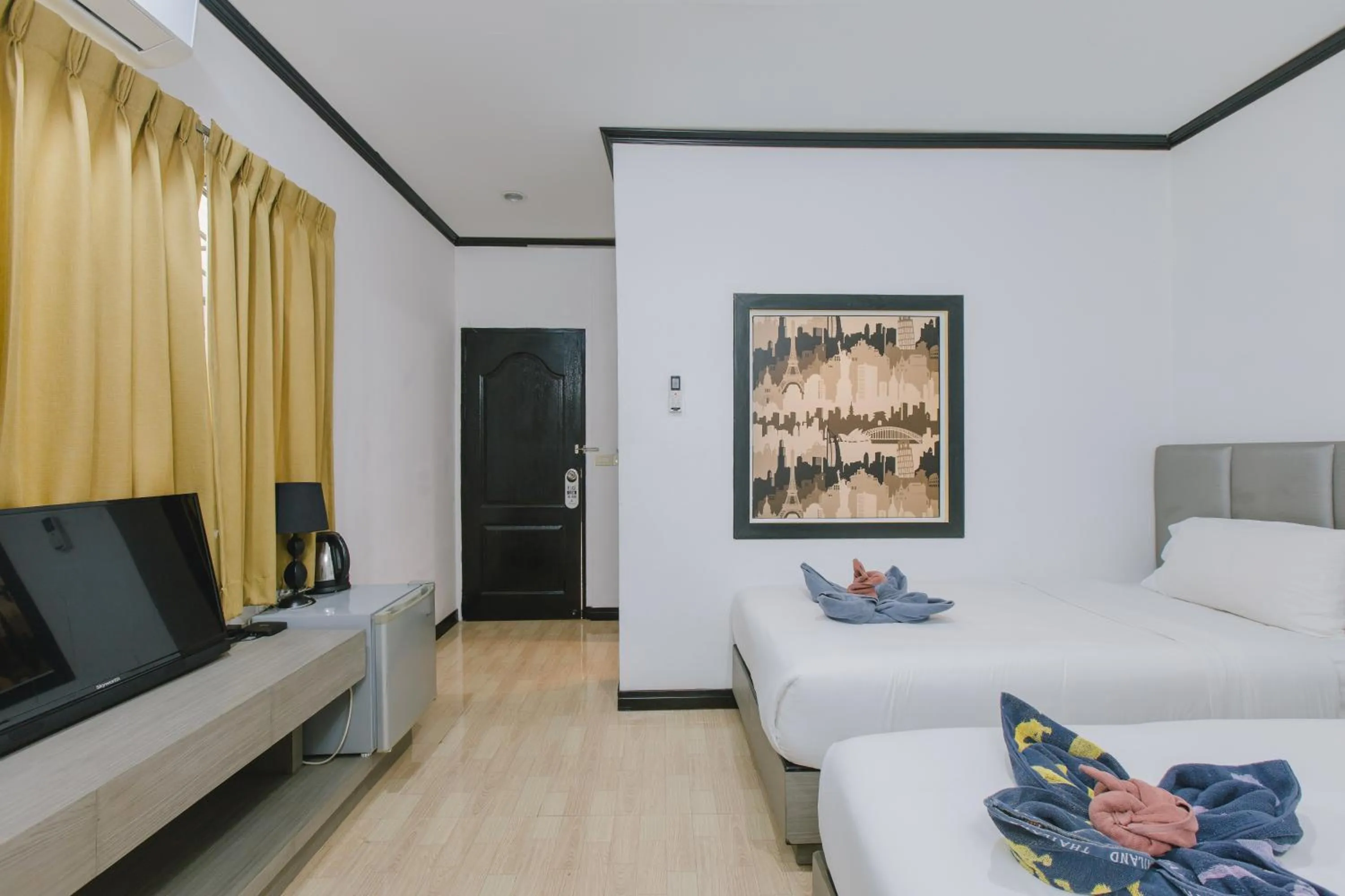 Bedroom, Bed in Royal Beach Residence, Patong Beach