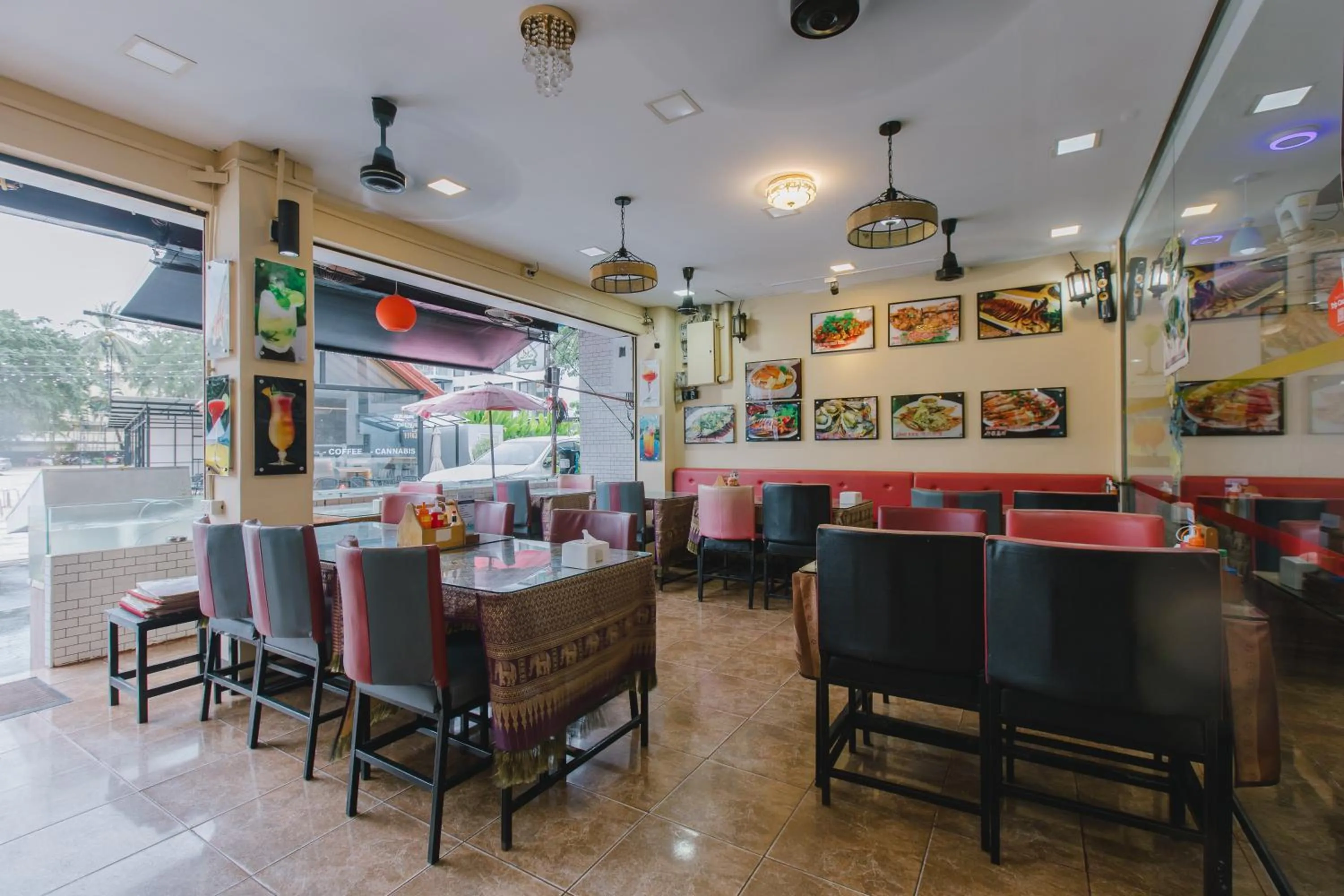 Restaurant/places to eat in Royal Beach Residence, Patong Beach