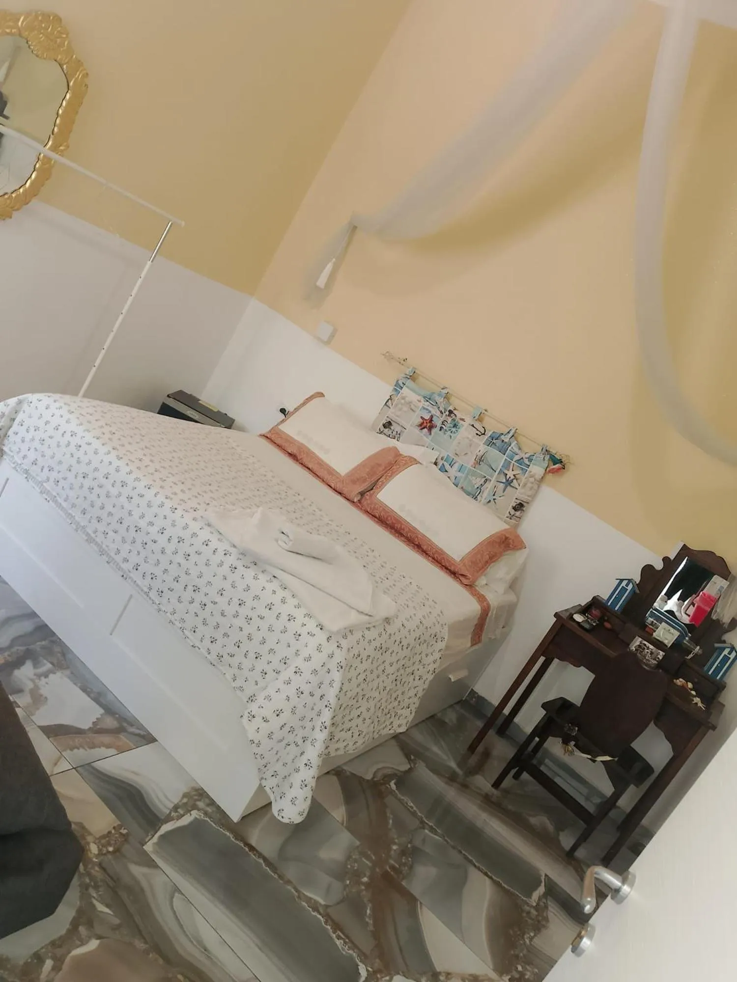 Photo of the whole room, Bed in Il faro 17