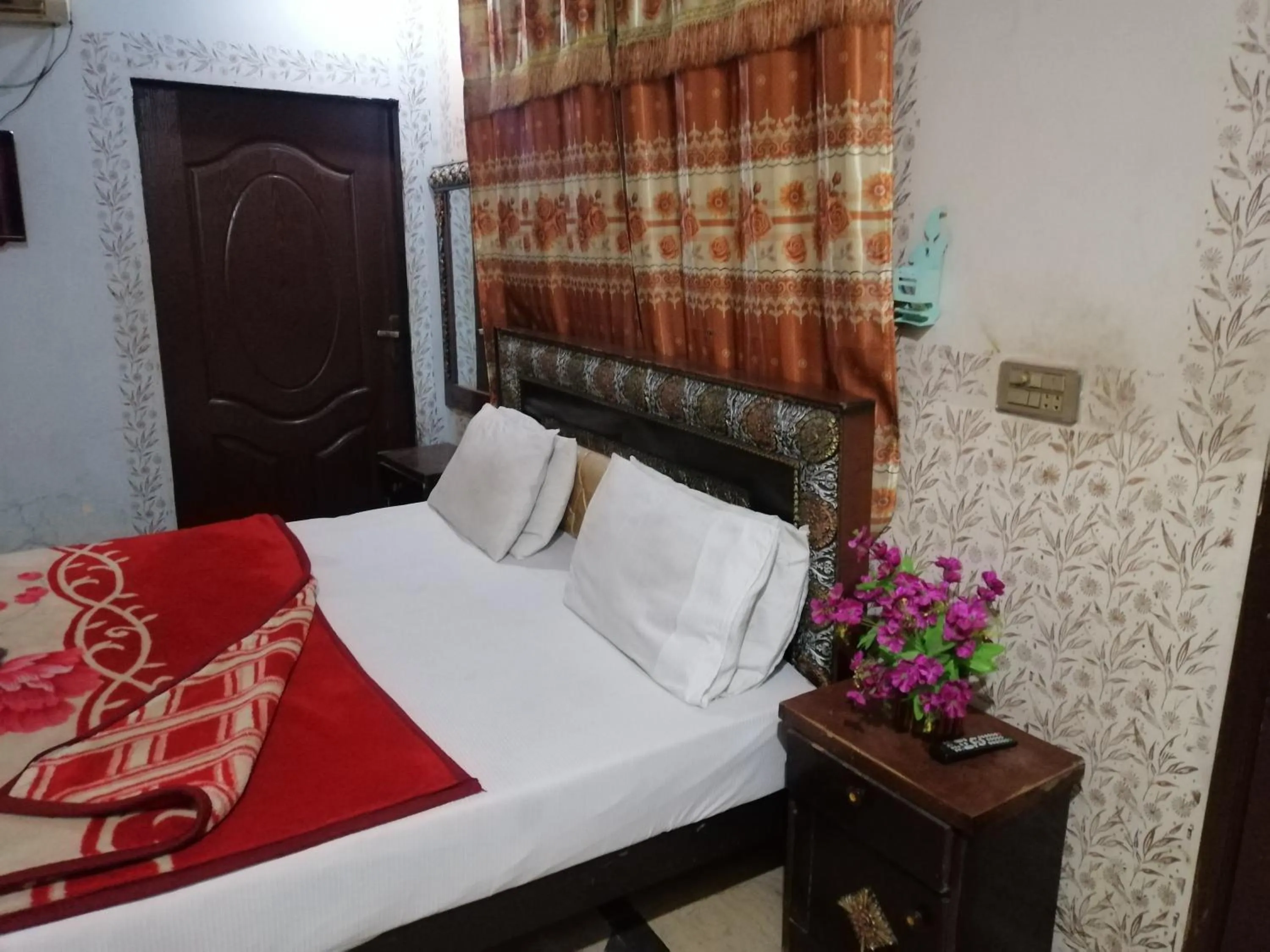 Bed in Faizan Hotel