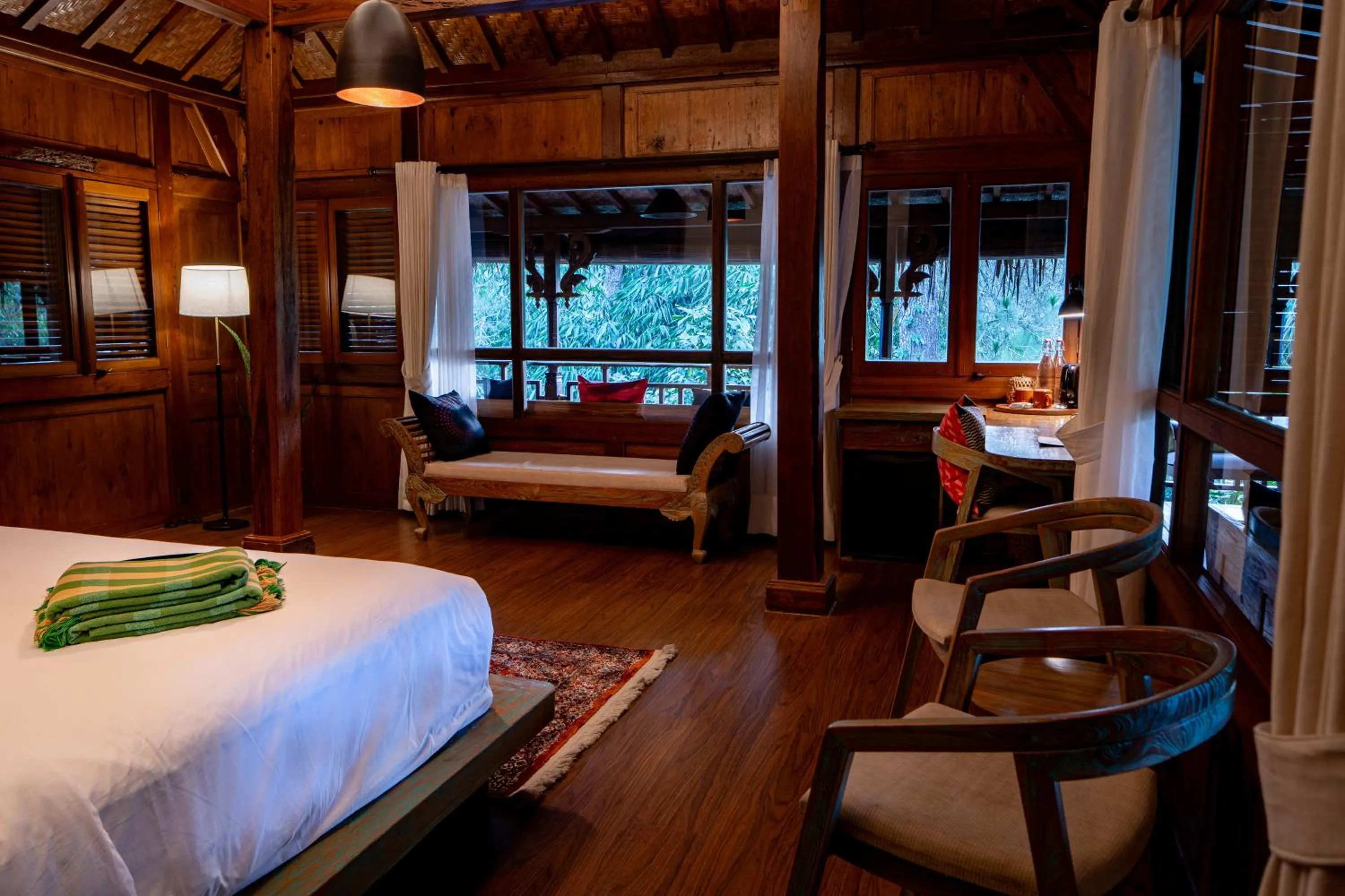 Seating area, Bed in Tira Vilagna Suites & Spa