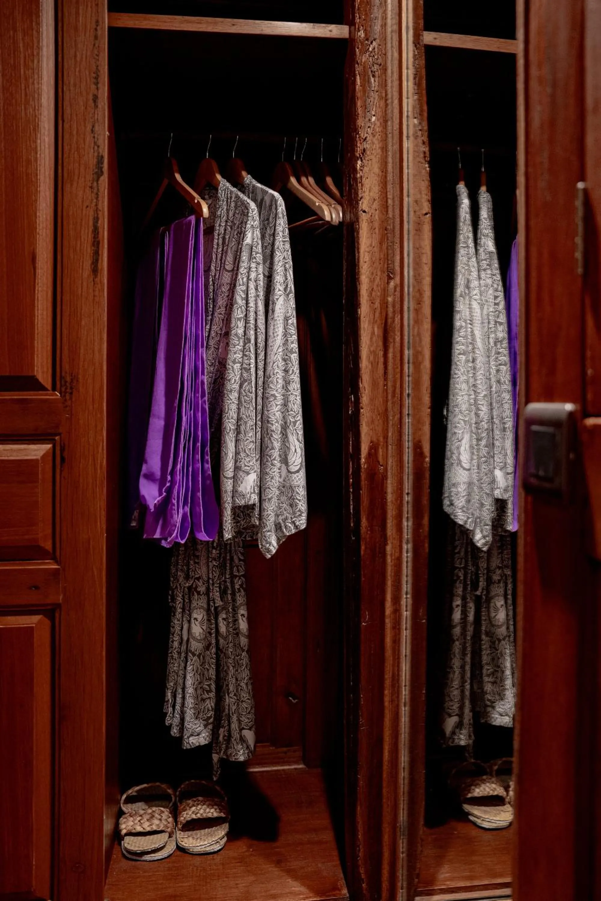 wardrobe in Tira Vilagna Suites & Spa