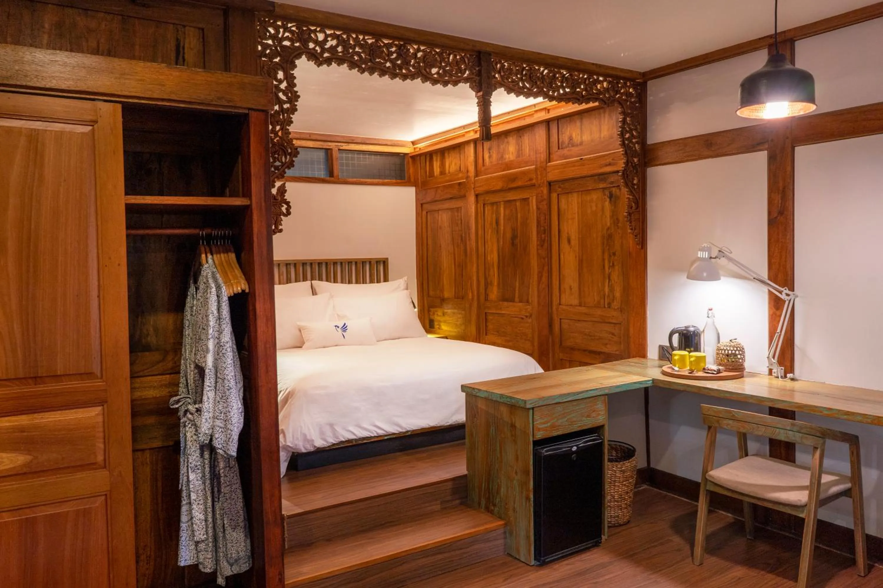 Property building, Bed in Tira Vilagna Suites & Spa