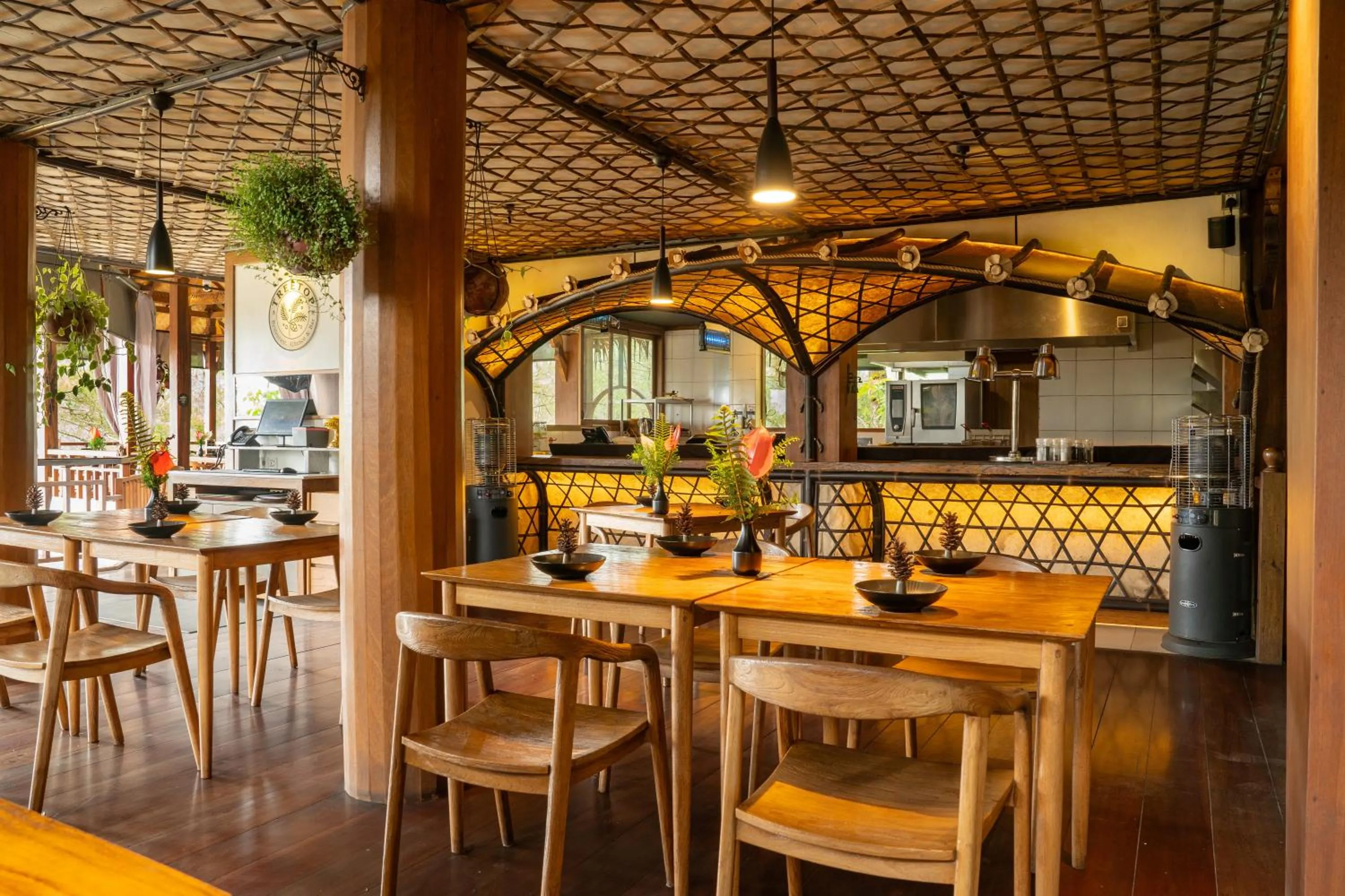 Restaurant/places to eat in Tira Vilagna Suites & Spa