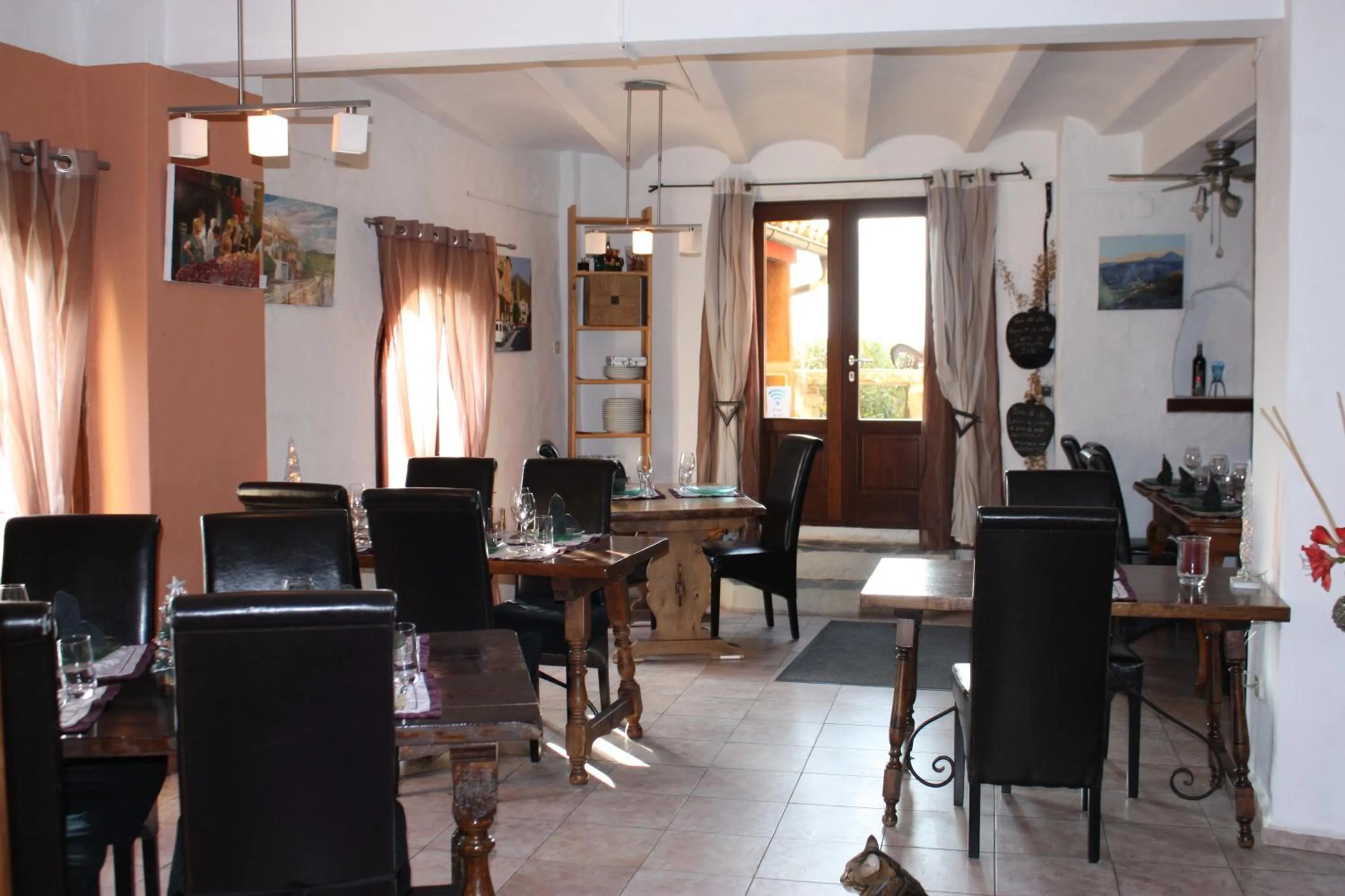 Restaurant/places to eat in L'Almàssera Casa Rural & Restaurant