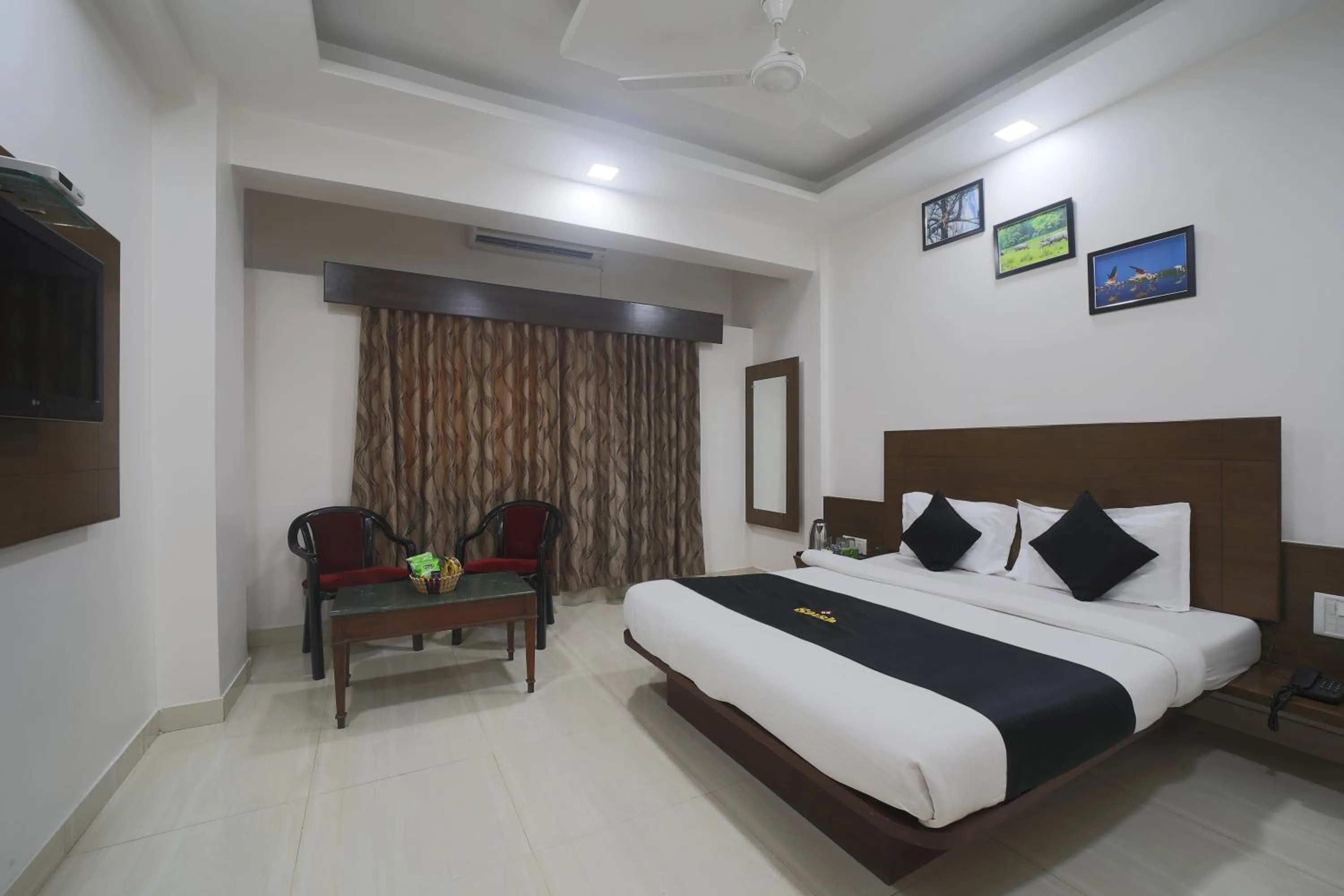 Property building, Bed in Saish Hotel Shirdi