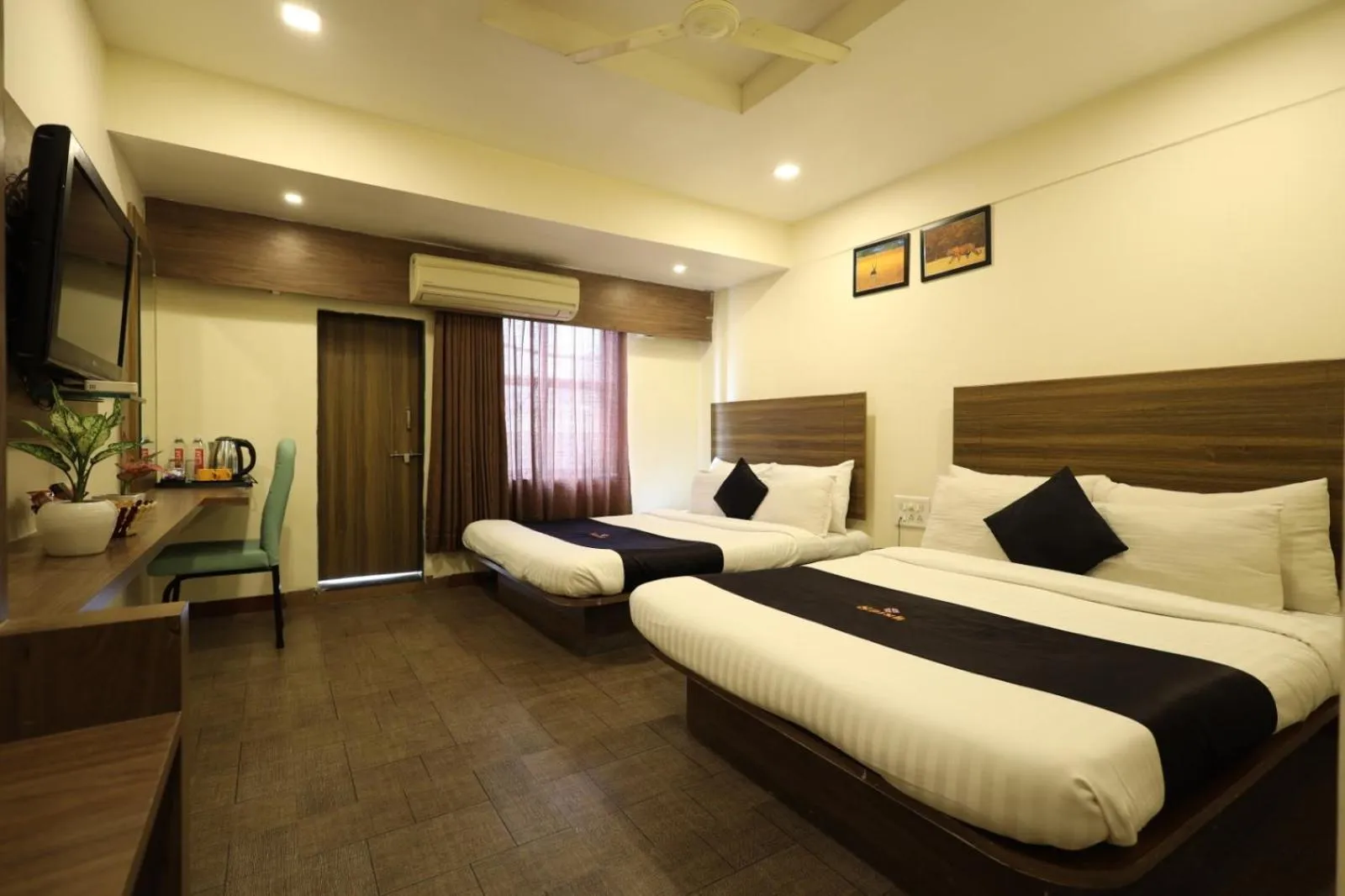 TV and multimedia, Bed in Saish Hotel Shirdi