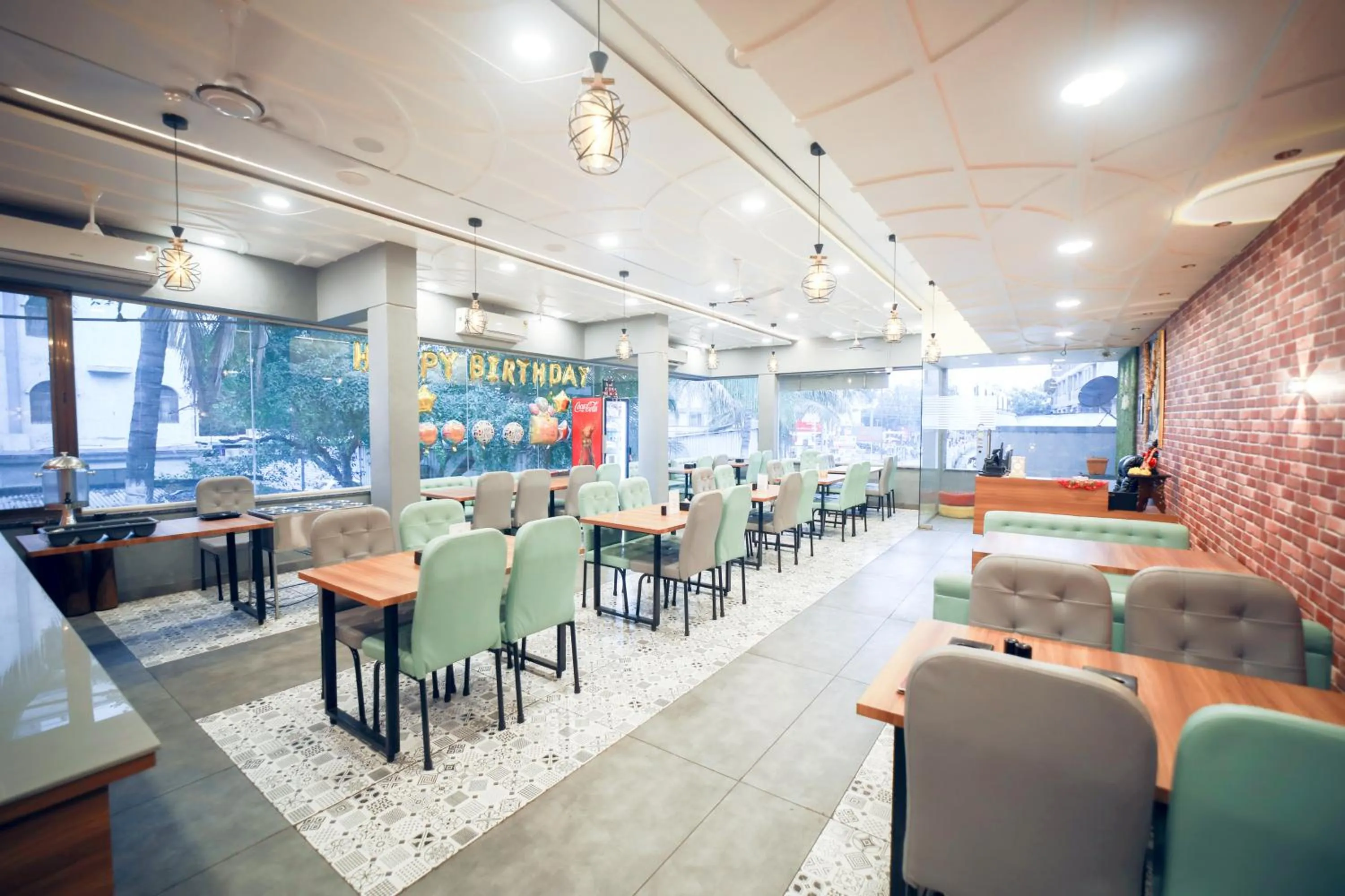 Restaurant/places to eat in Saish Hotel Shirdi